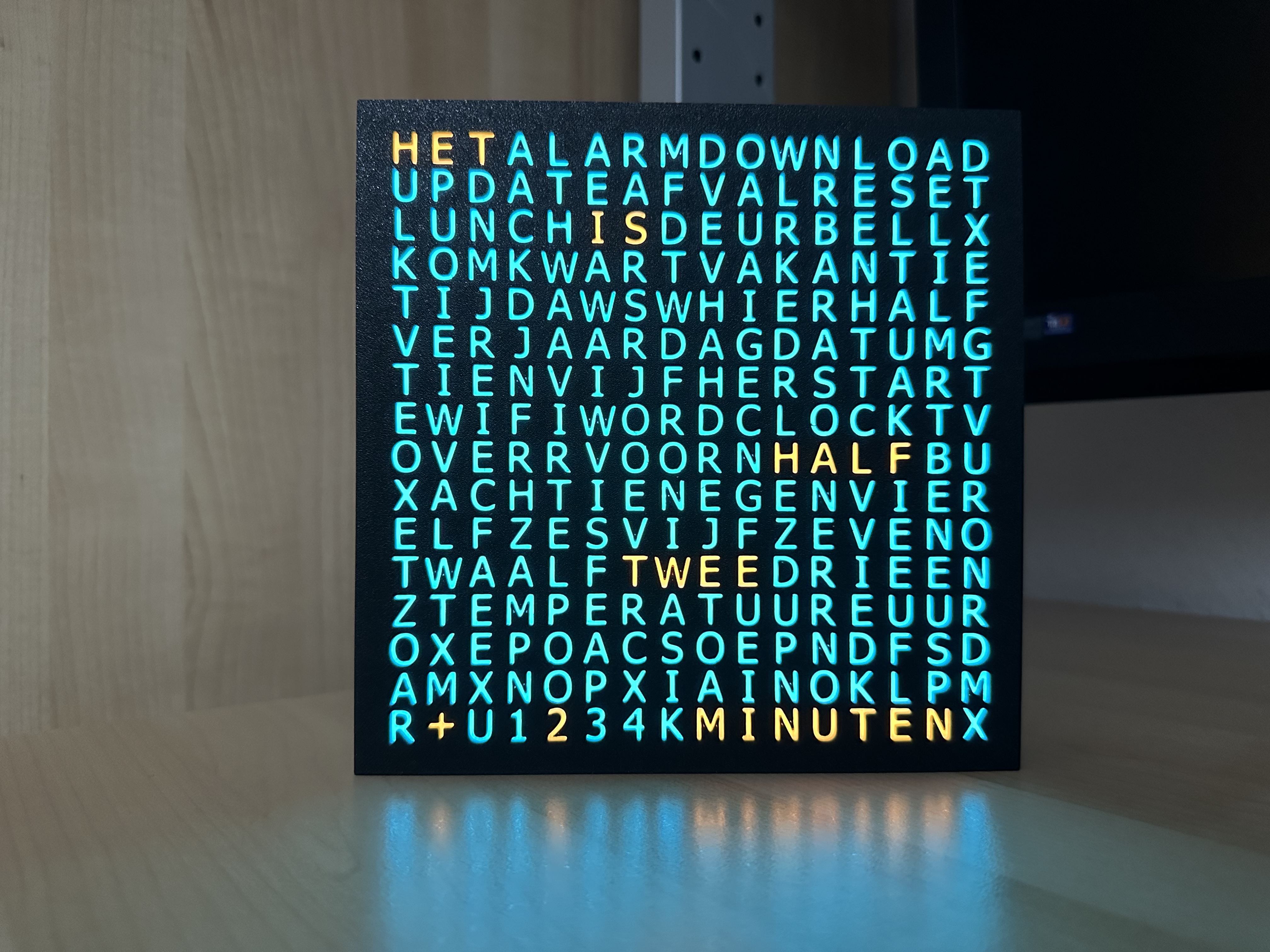 Miniatura 5 do modelo 3D WordClock 16x16 LED matrix