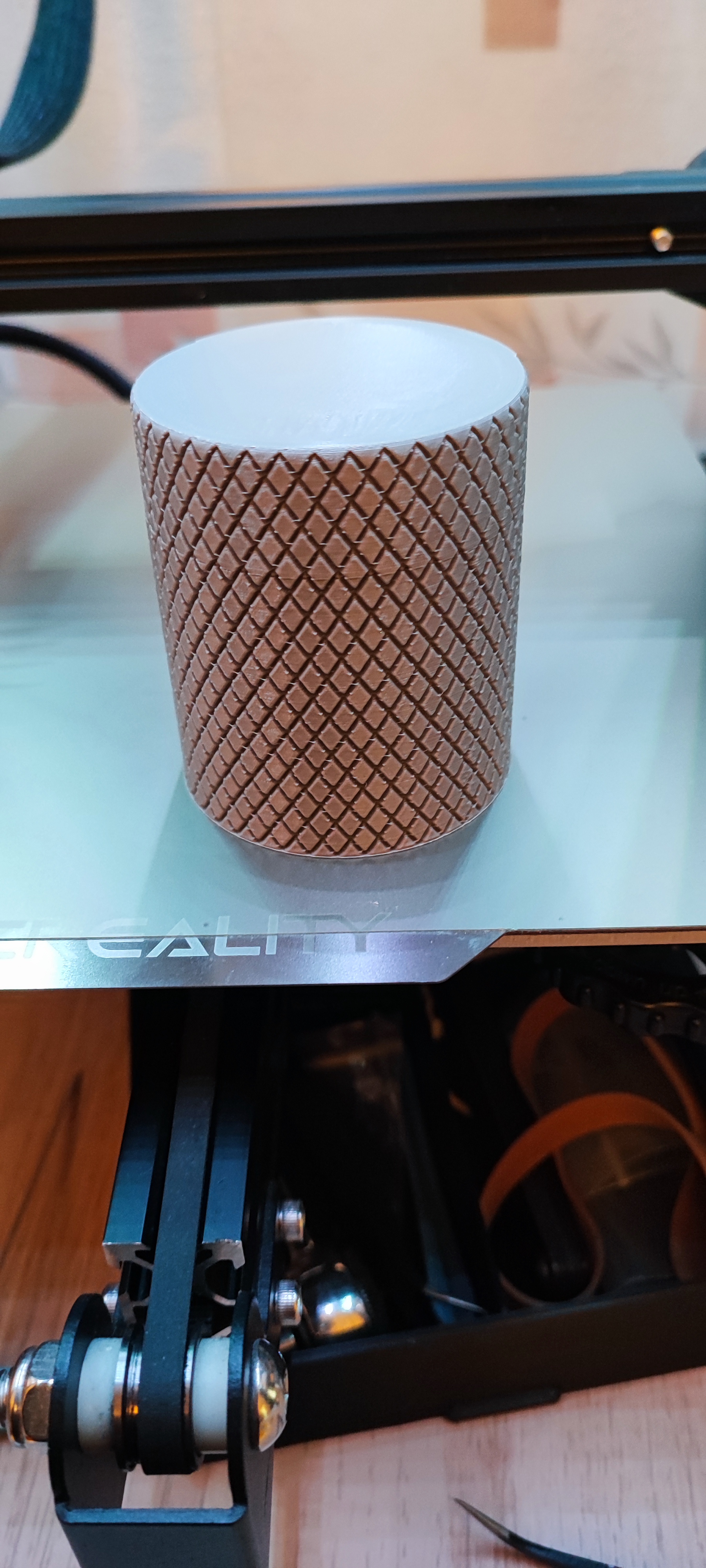 Boite cylindrique avec couvercle