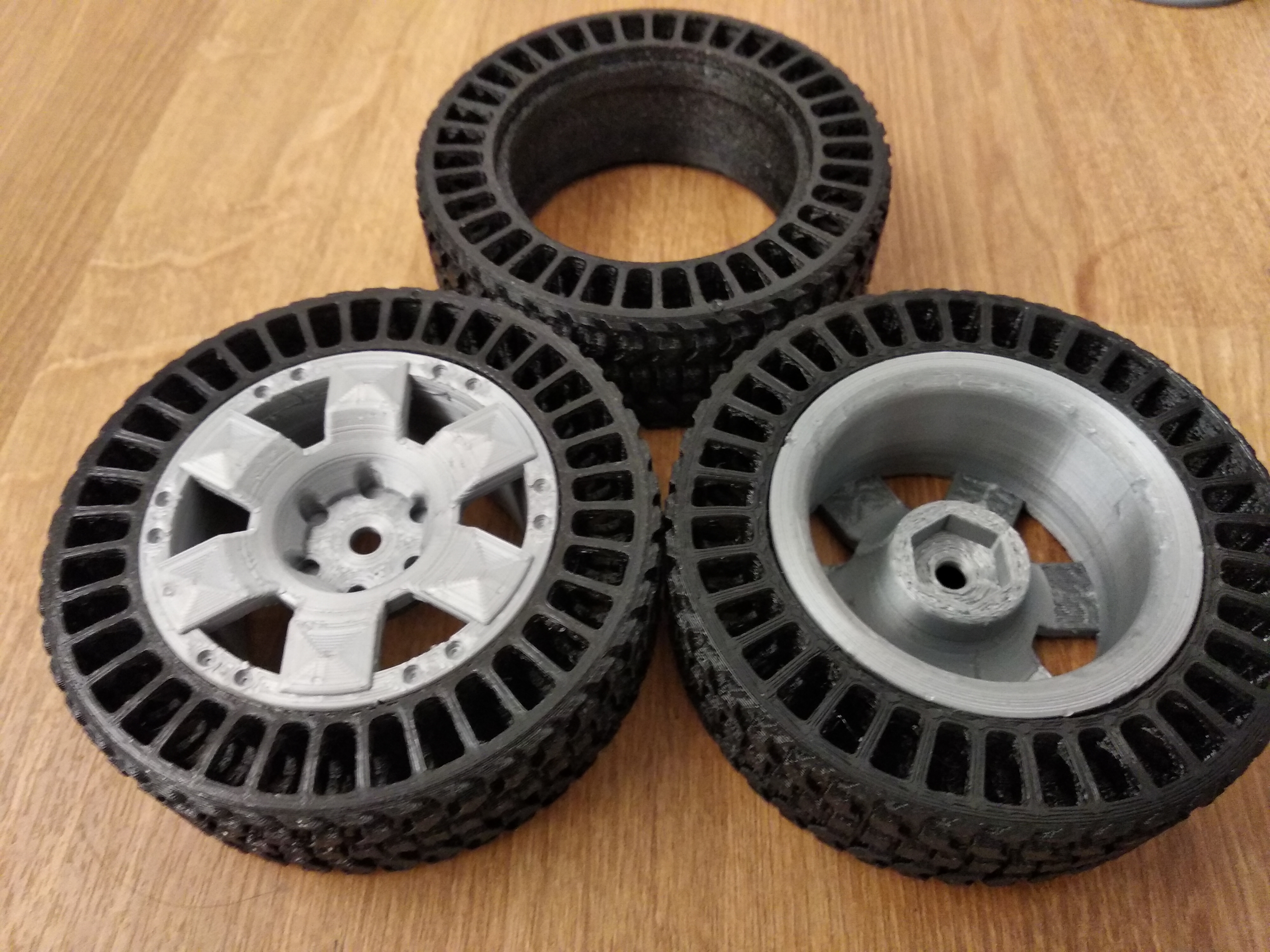 FJ Cruiser airless Tyre 1:10