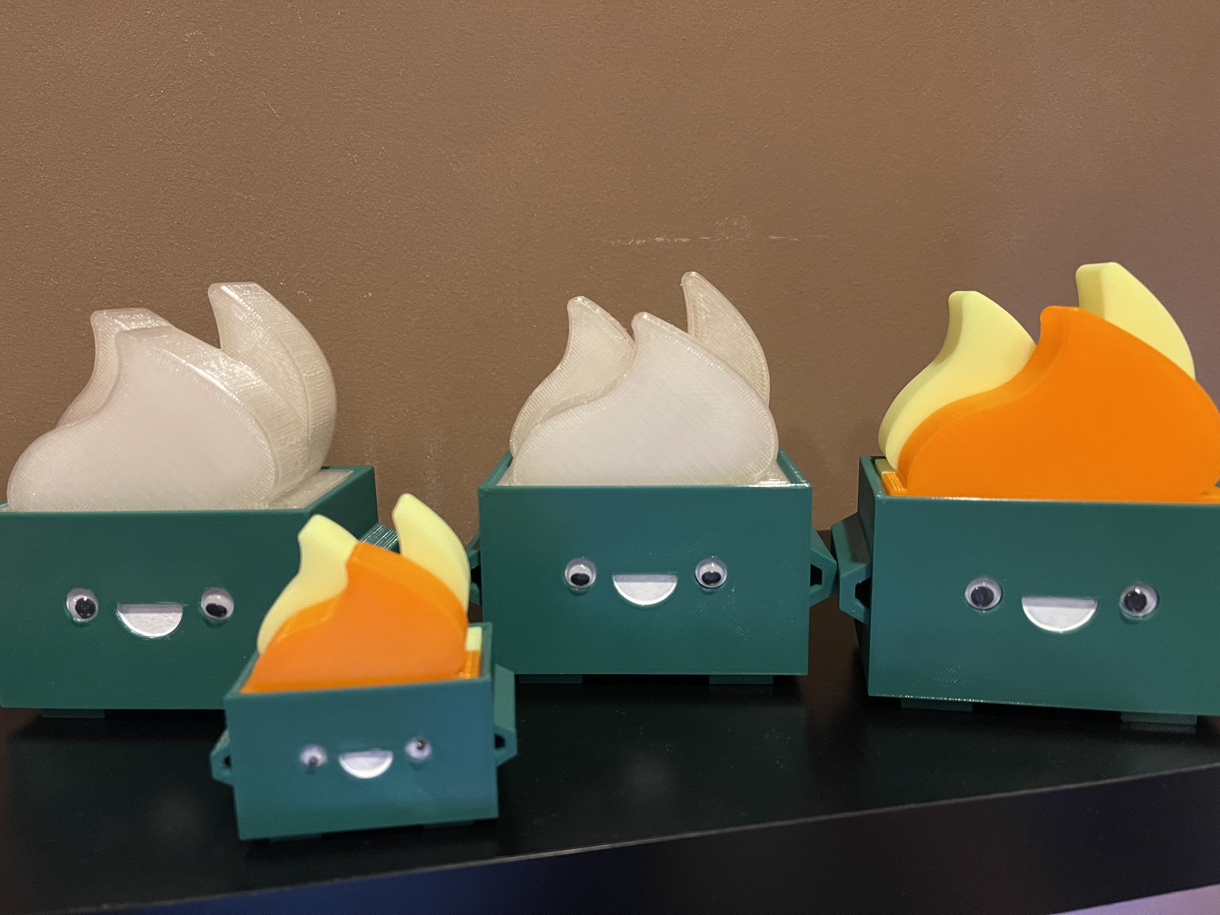 Miniatura 2 do modelo 3D Dumpster Fire with LEDs