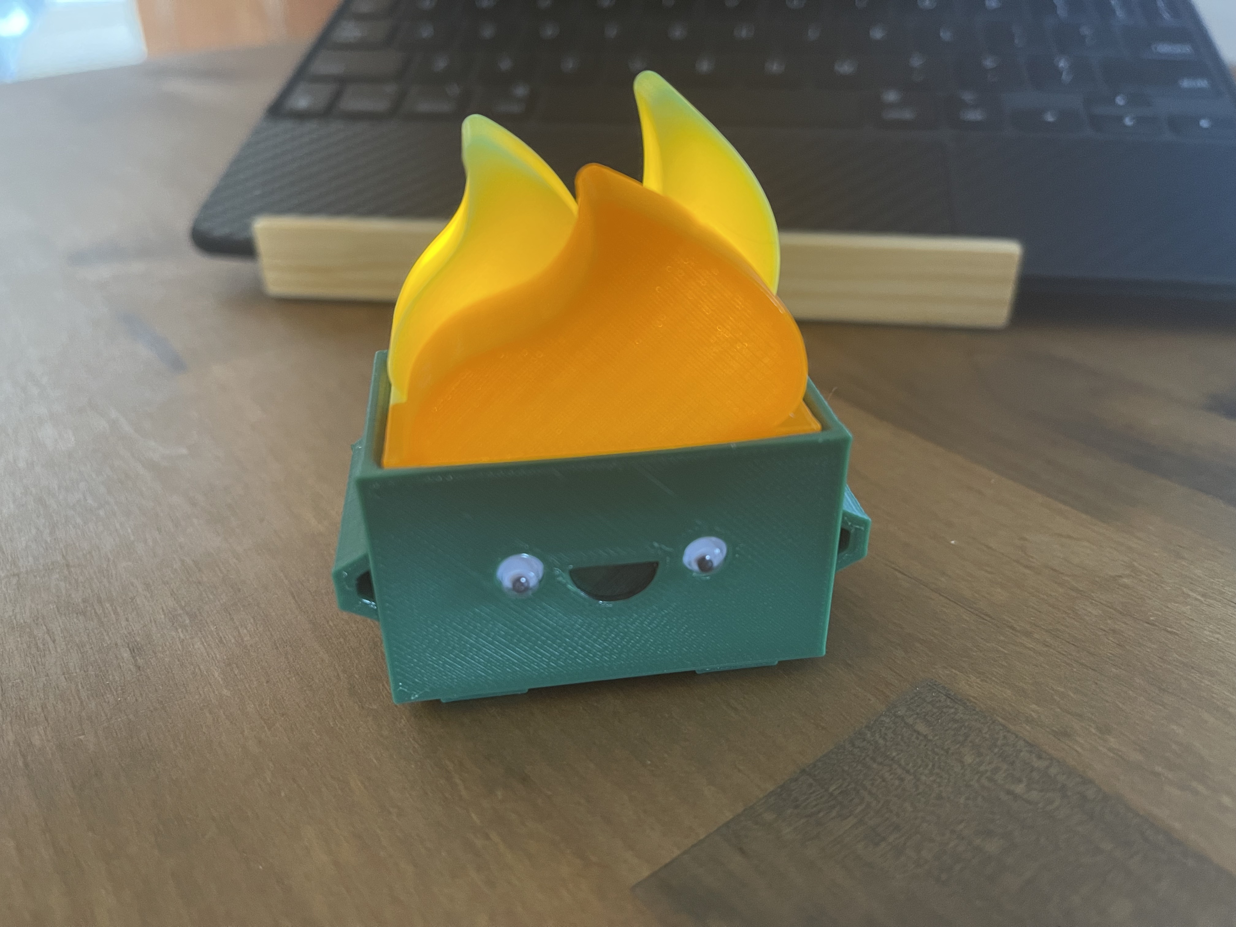 Miniatura 5 do modelo 3D Dumpster Fire with LEDs
