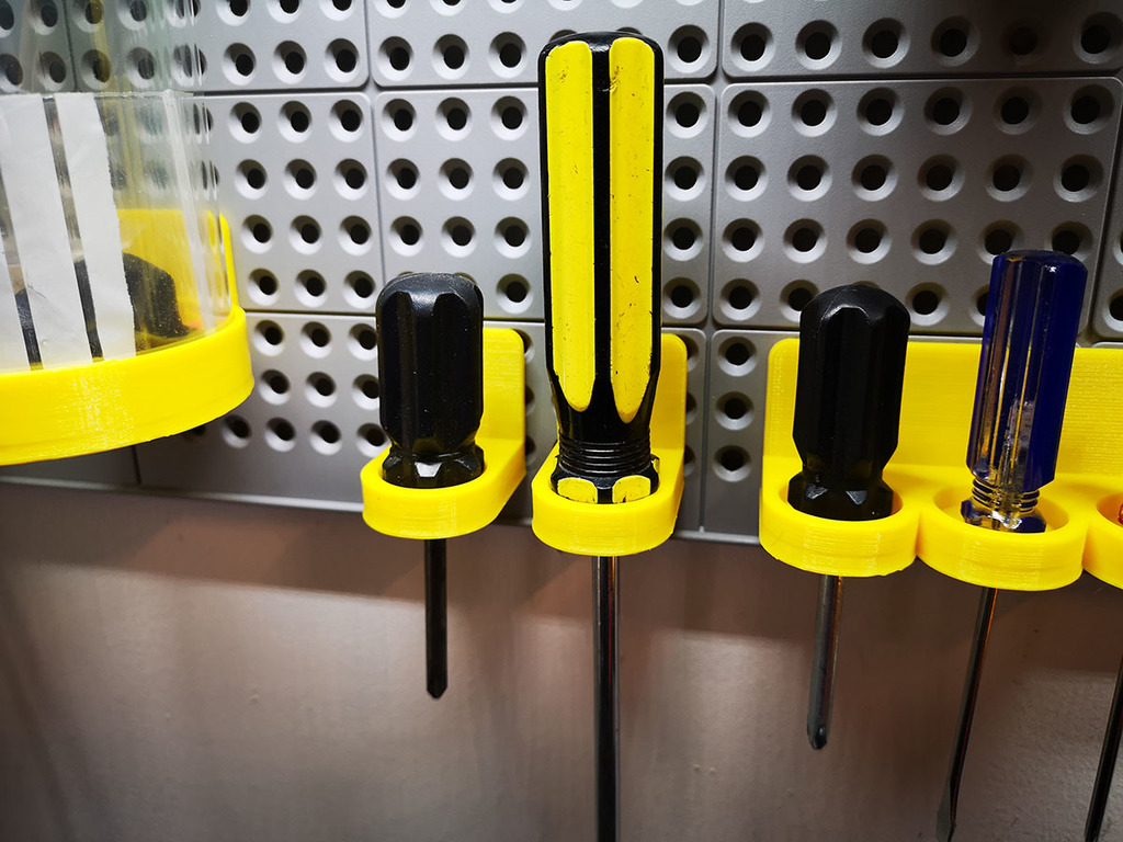 Screwdriver holder for Keter Pegboard by ciubecca Download free STL