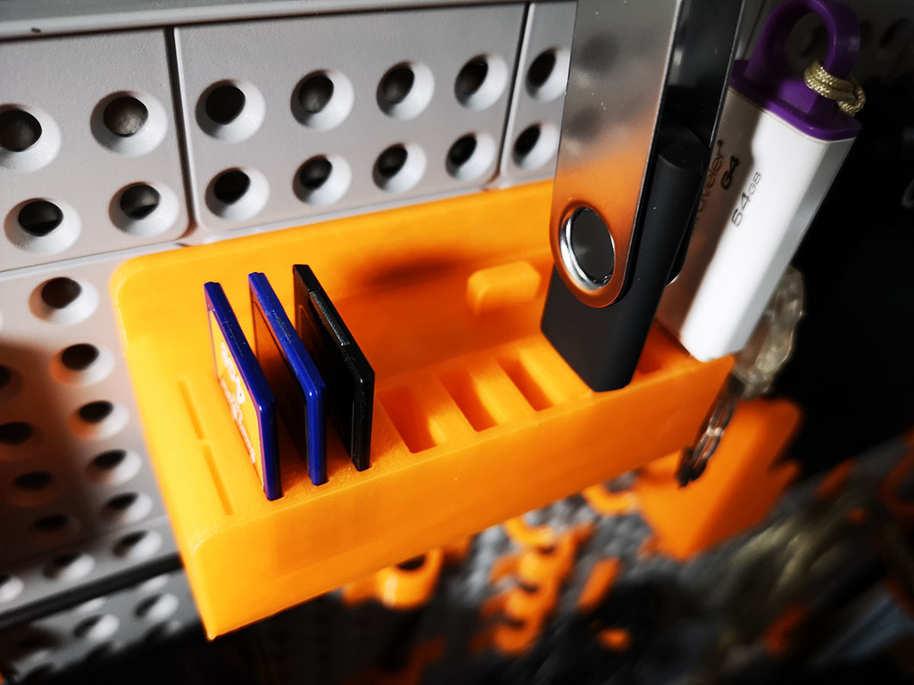 SDcard and usb holder for Keter Pegboard
