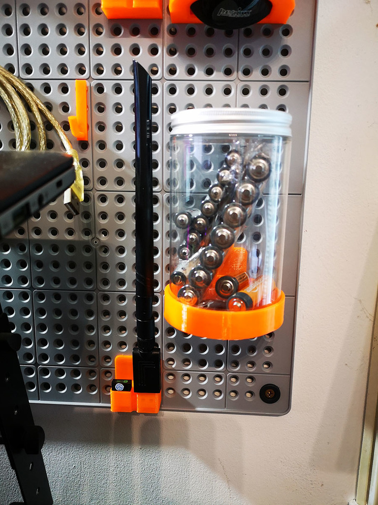 USB Key holder for Keter Pegboard by ciubecca Download free STL model