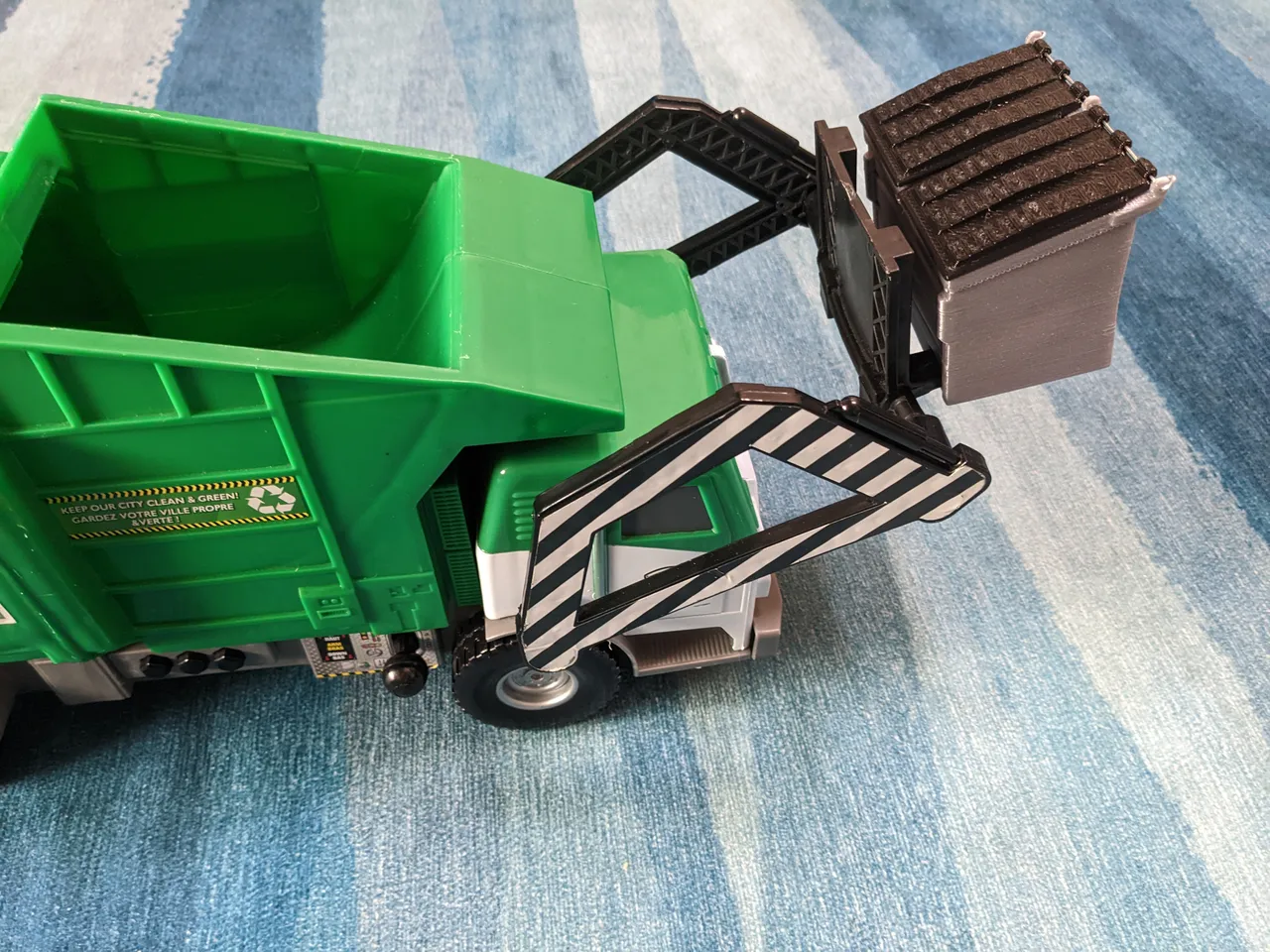 Toy garbage store truck with dumpster