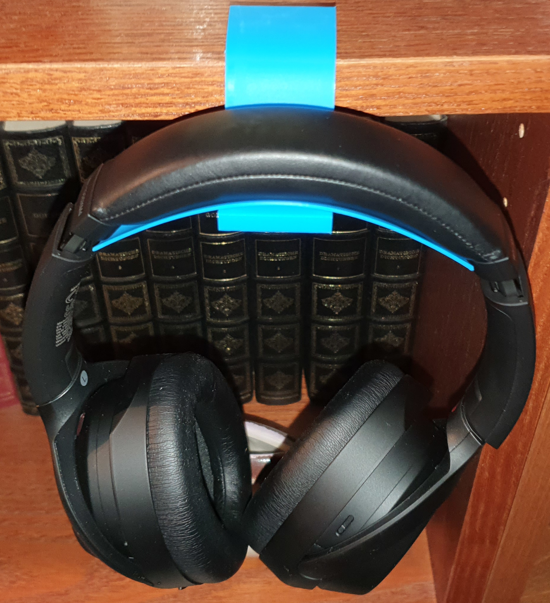 Sony WH-1000XM3 XM4 book shelf hanger by Musti | Download free STL ...