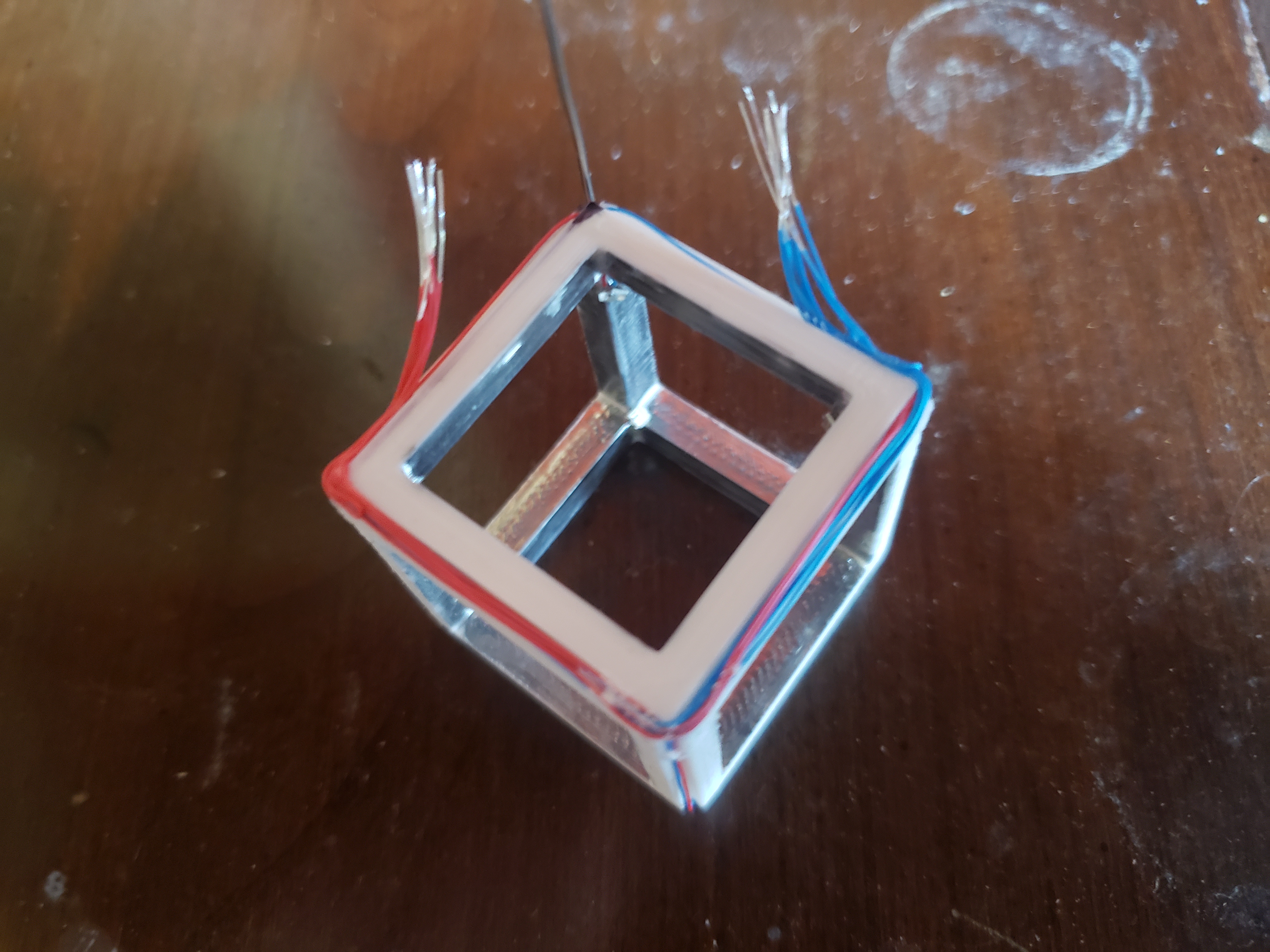 Miniatura 3 do modelo 3D Infinity Cube Earrings