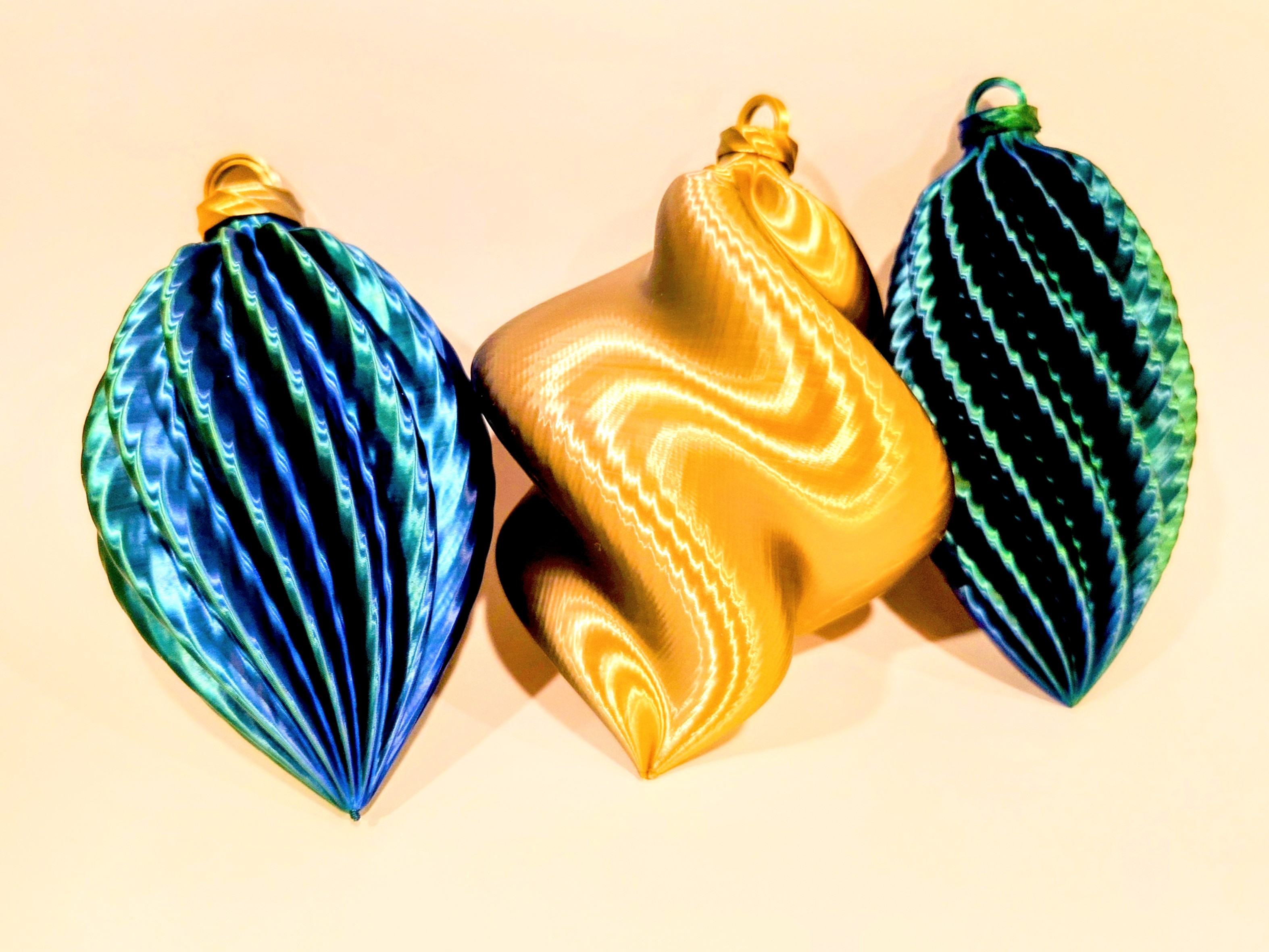 Ornament cap (print in vase mode) and eyelet for Christmas tree