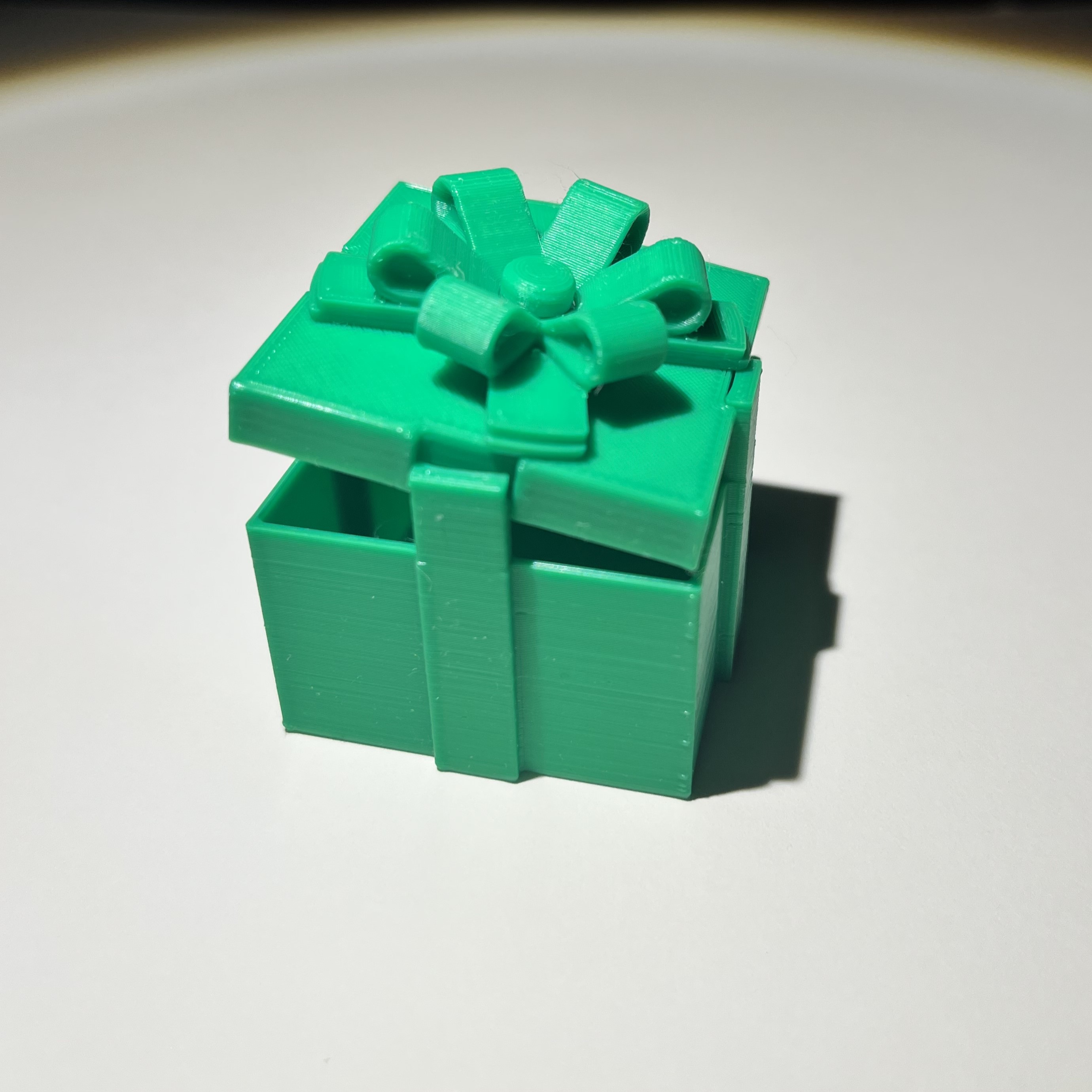 Present box with spinning latch
