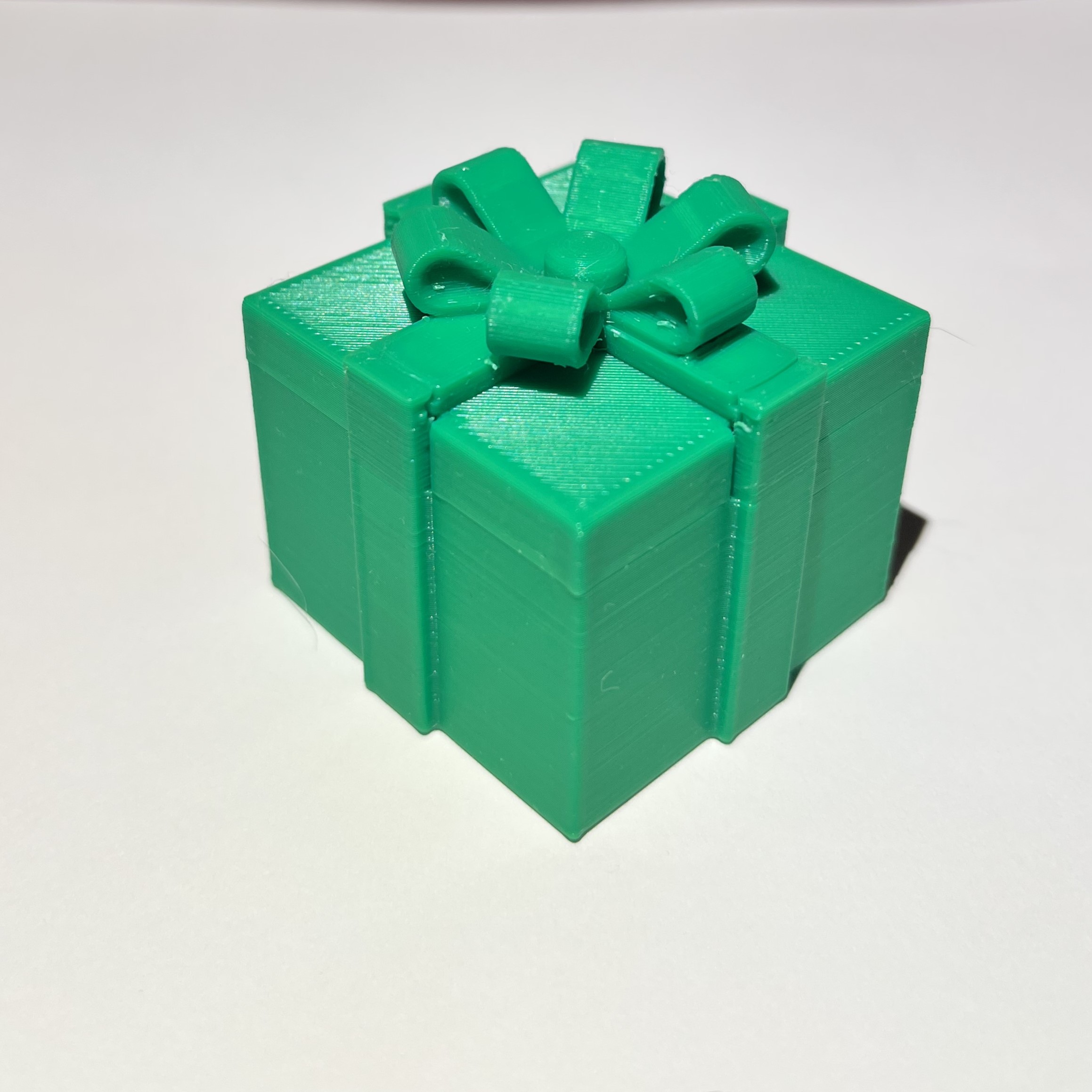 Miniatura 5 do modelo 3D Present box with spinning latch