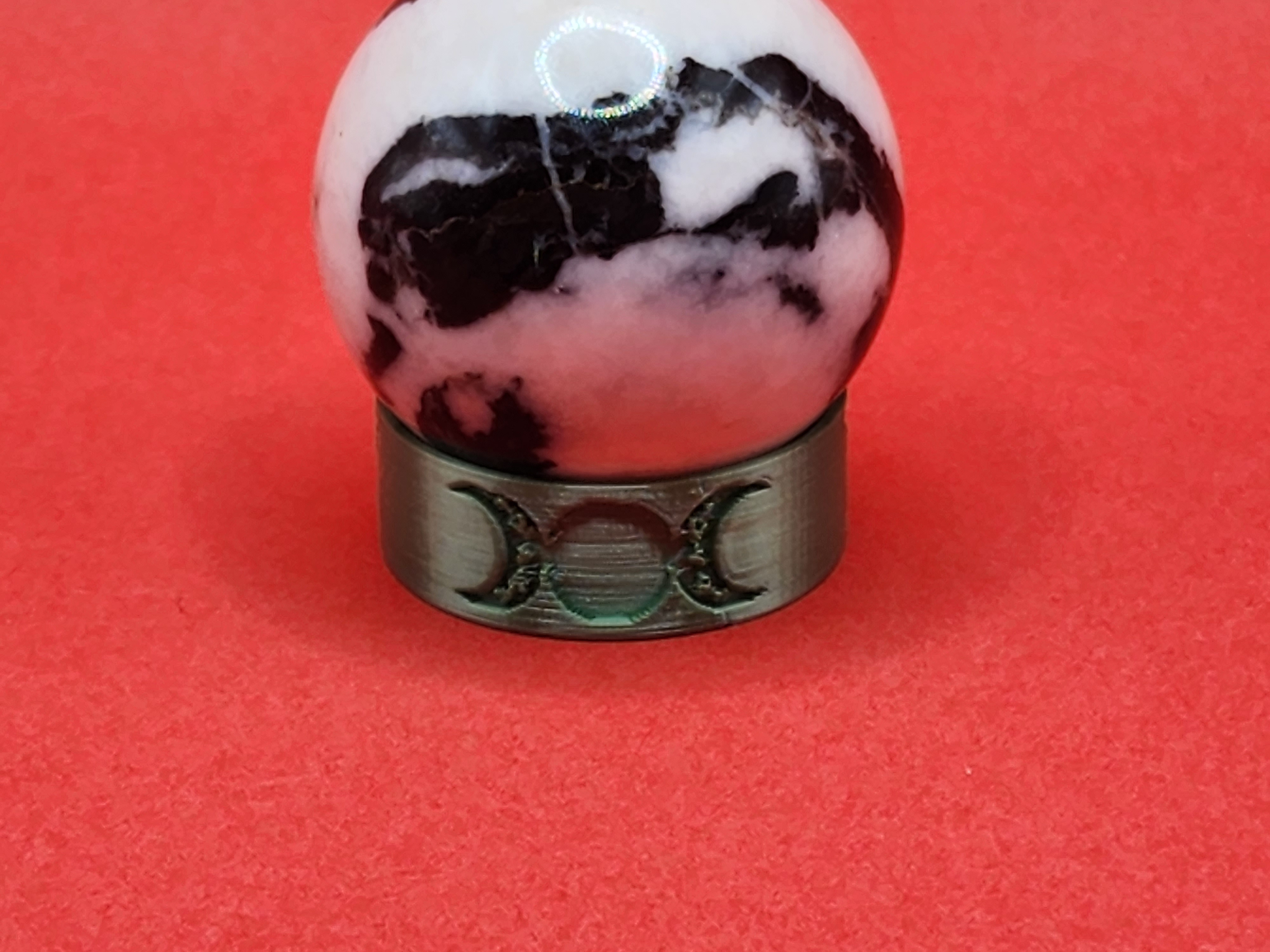 Spherical Crystal Display Ring