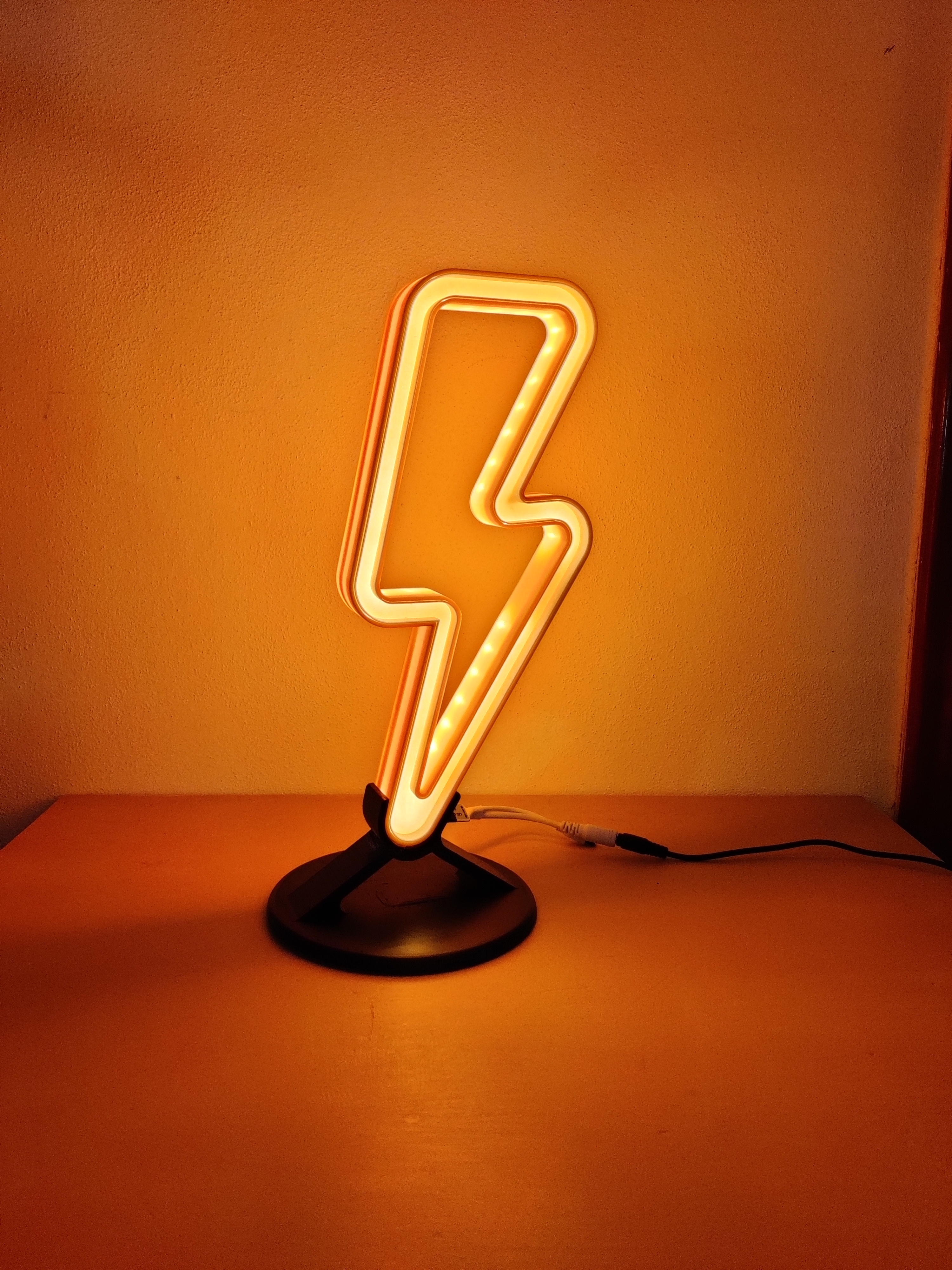 Miniatura 2 do modelo 3D Lightning Bolt LED Lamp