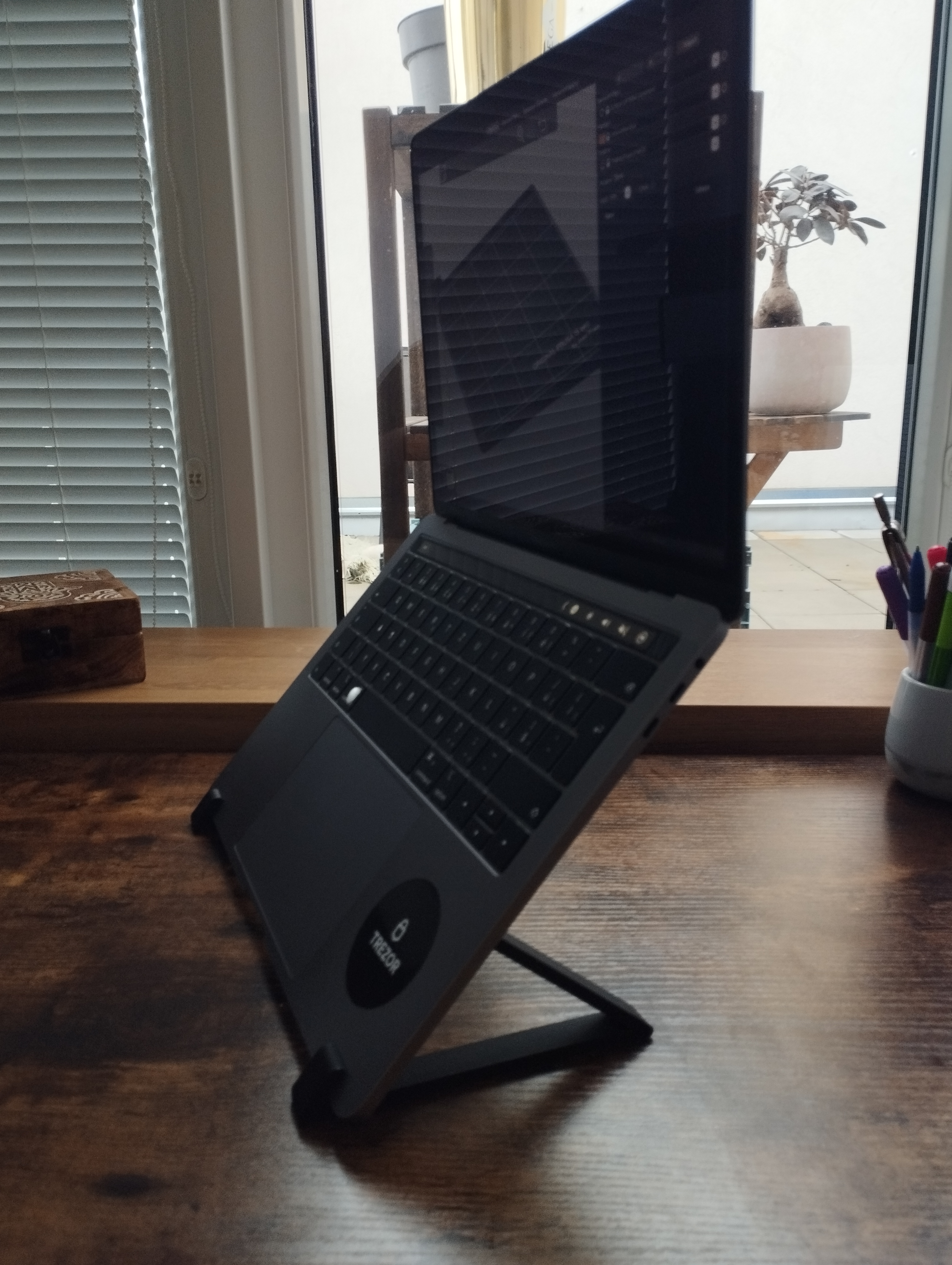 Notebook stand