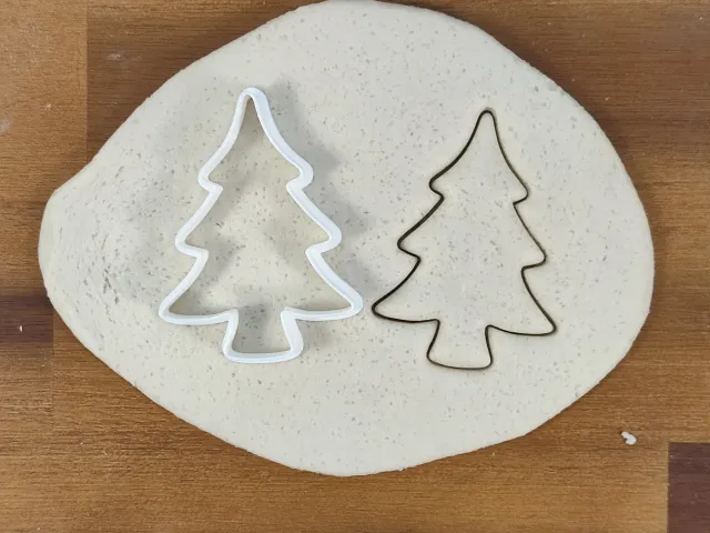 Tree cookie cutter