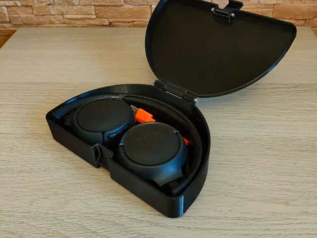 JBL Tune 500BT headphone travel case