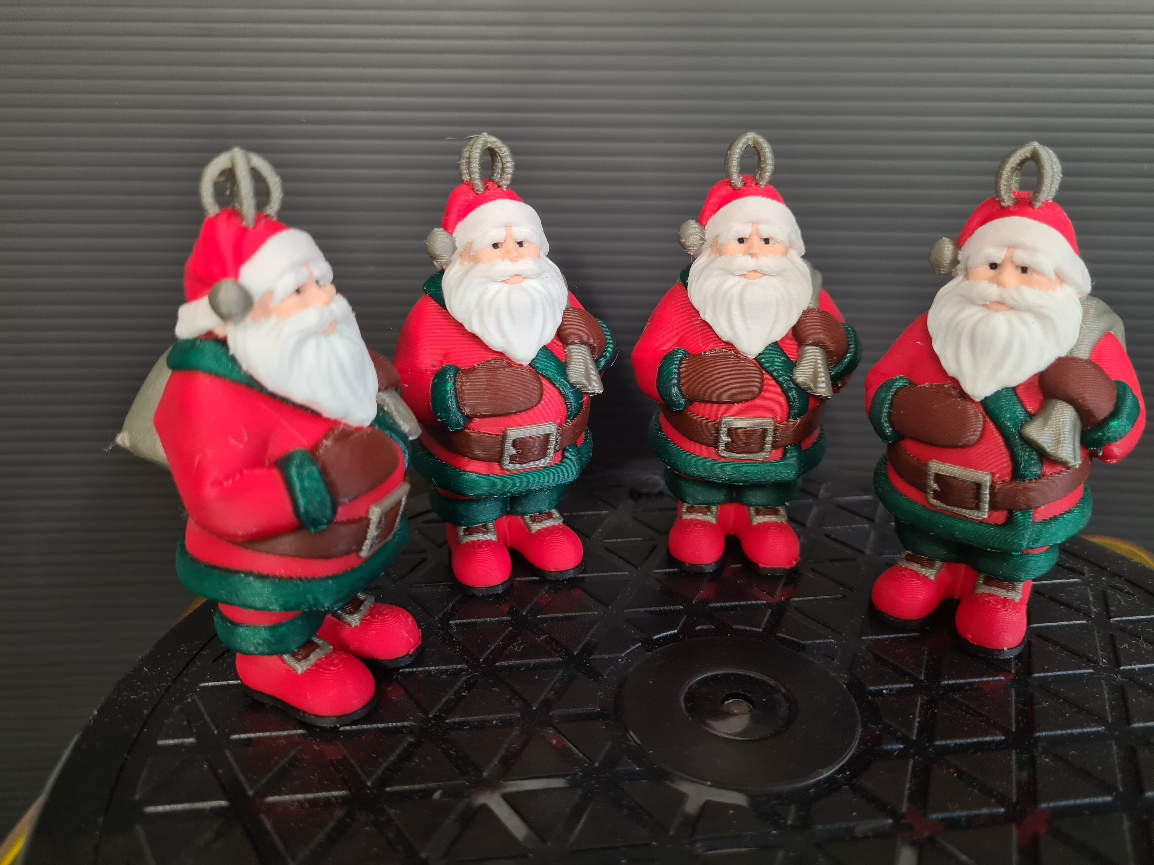 Colered Santa = 7 colors