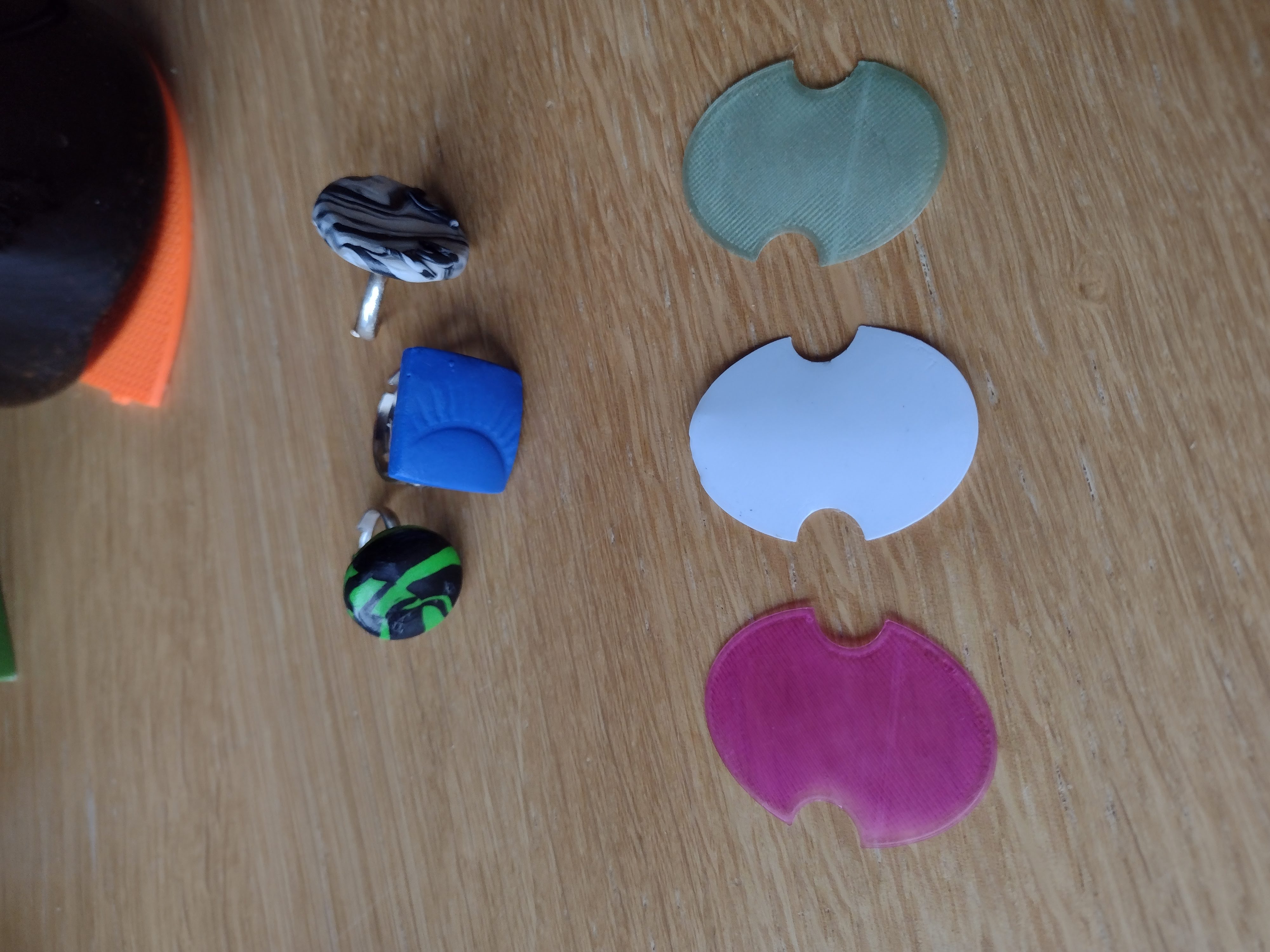 Ring houder voor tentoonstelling. Ring holder for exhibition.