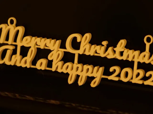 Customizable hanging letters