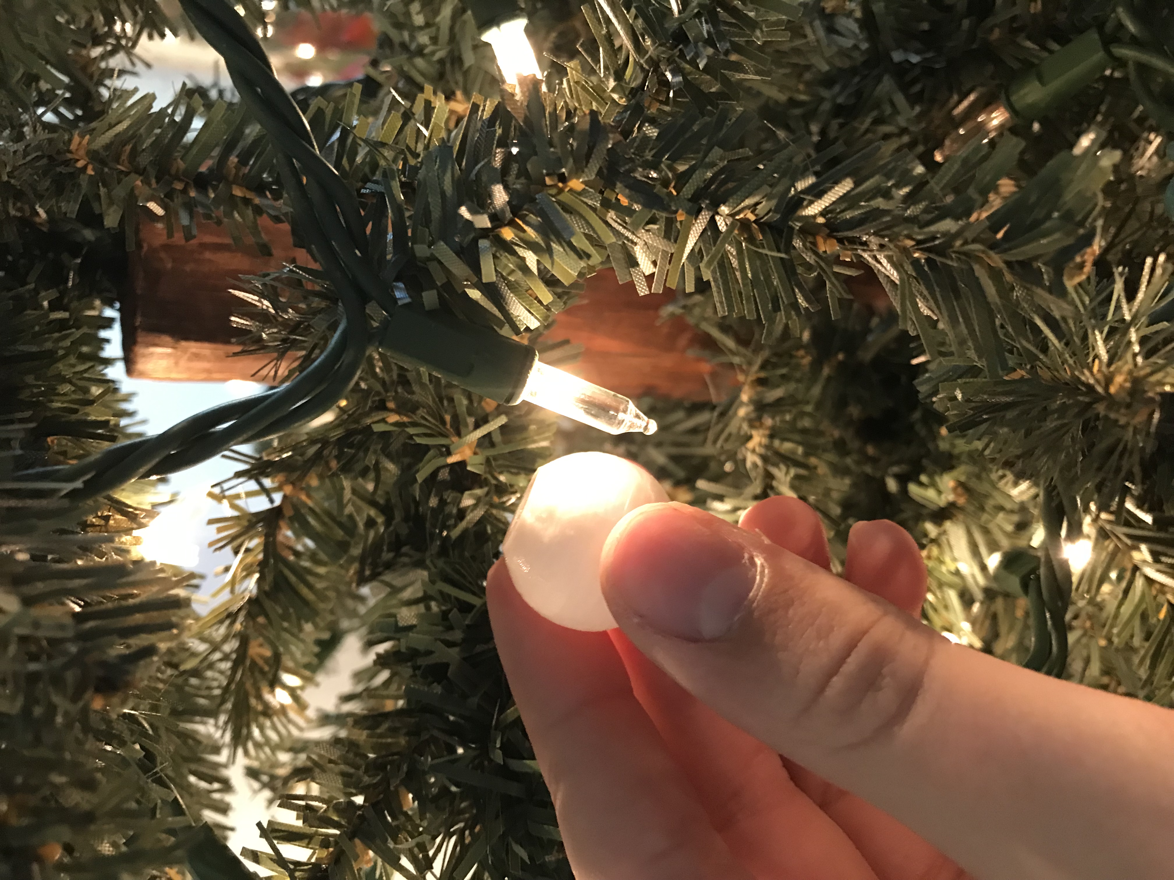 Miniatura 2 do modelo 3D Christmas tree light bulb diffuser
