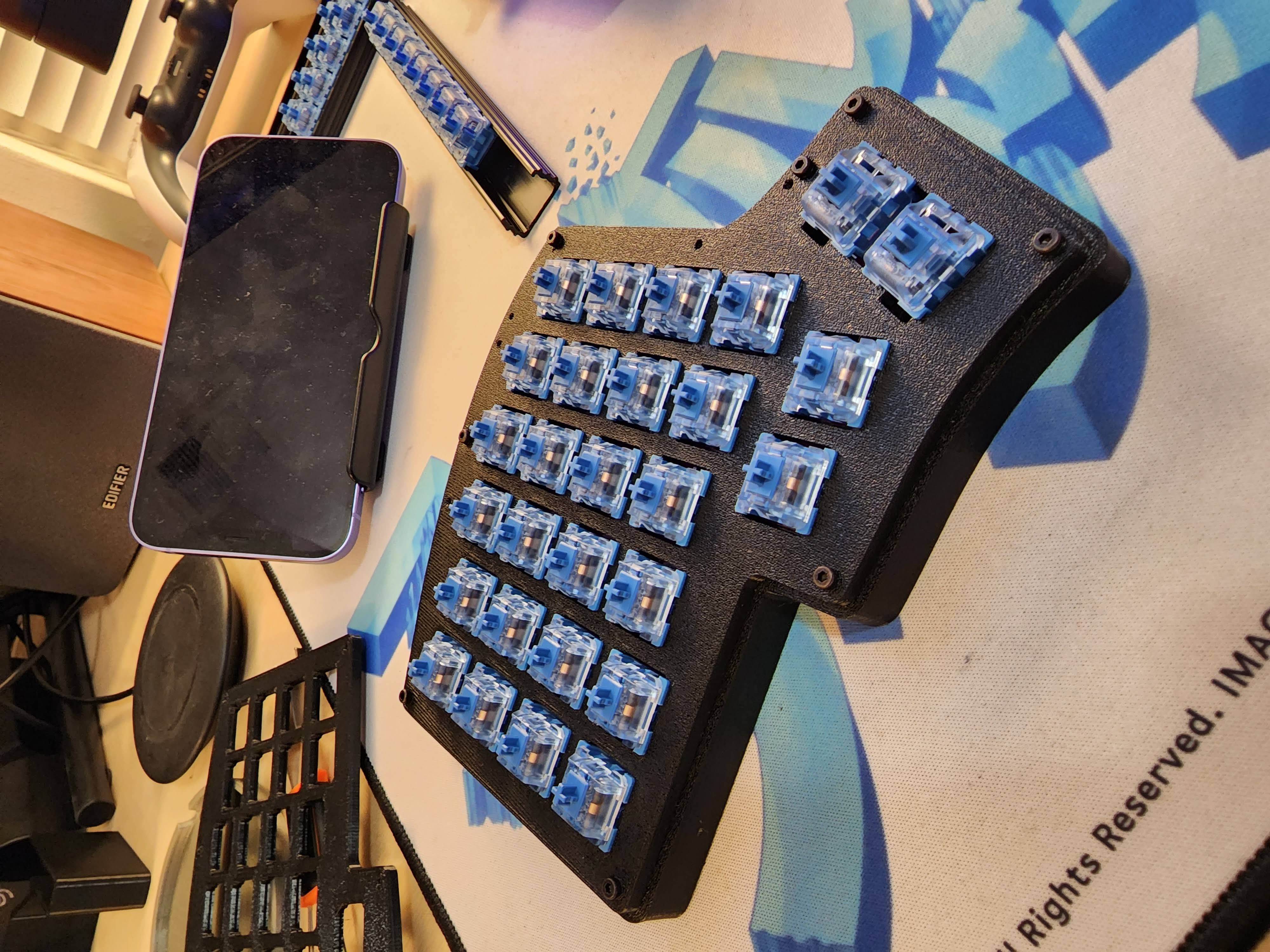 Keebio Iris v7 Case: m2 direct-thread sandwich