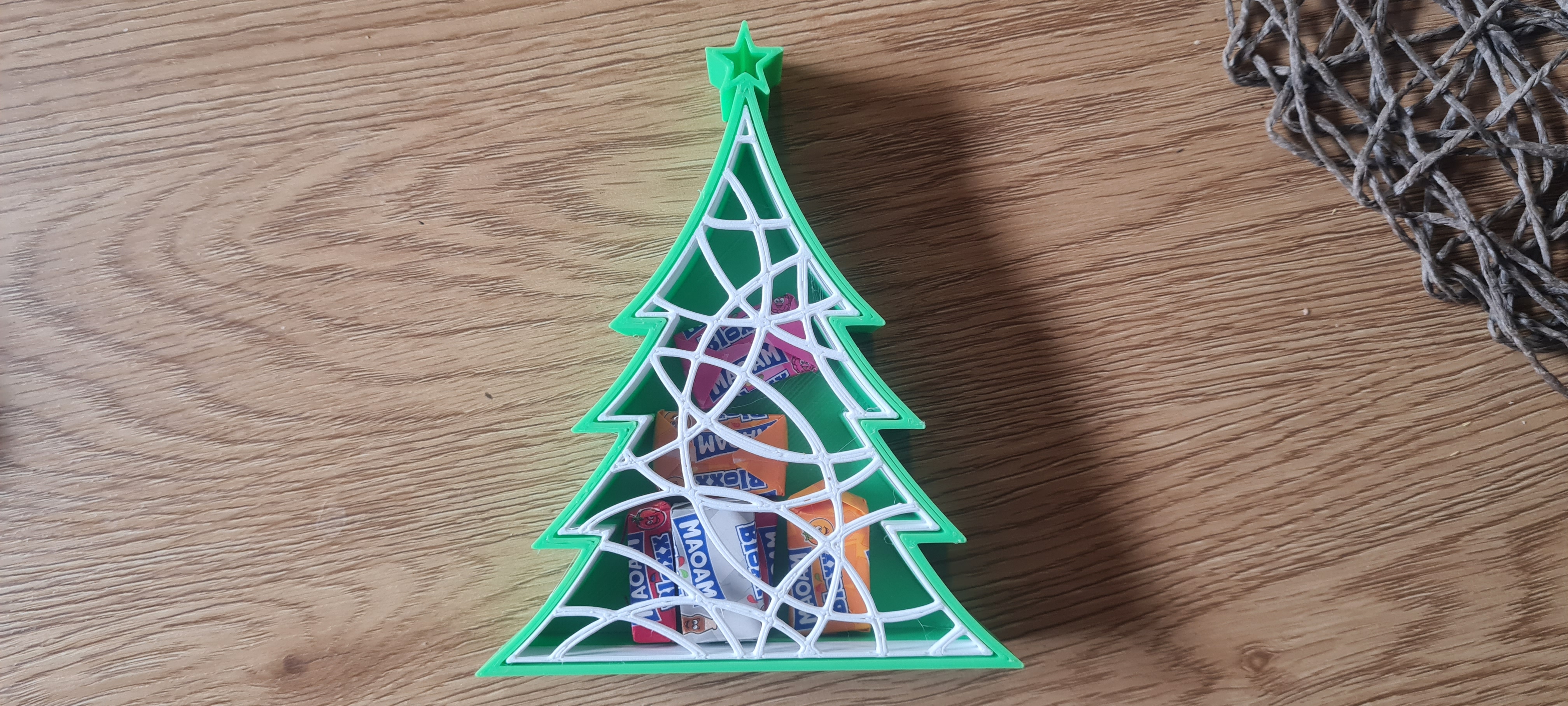 Miniatura 2 do modelo 3D Christmas tree candy box