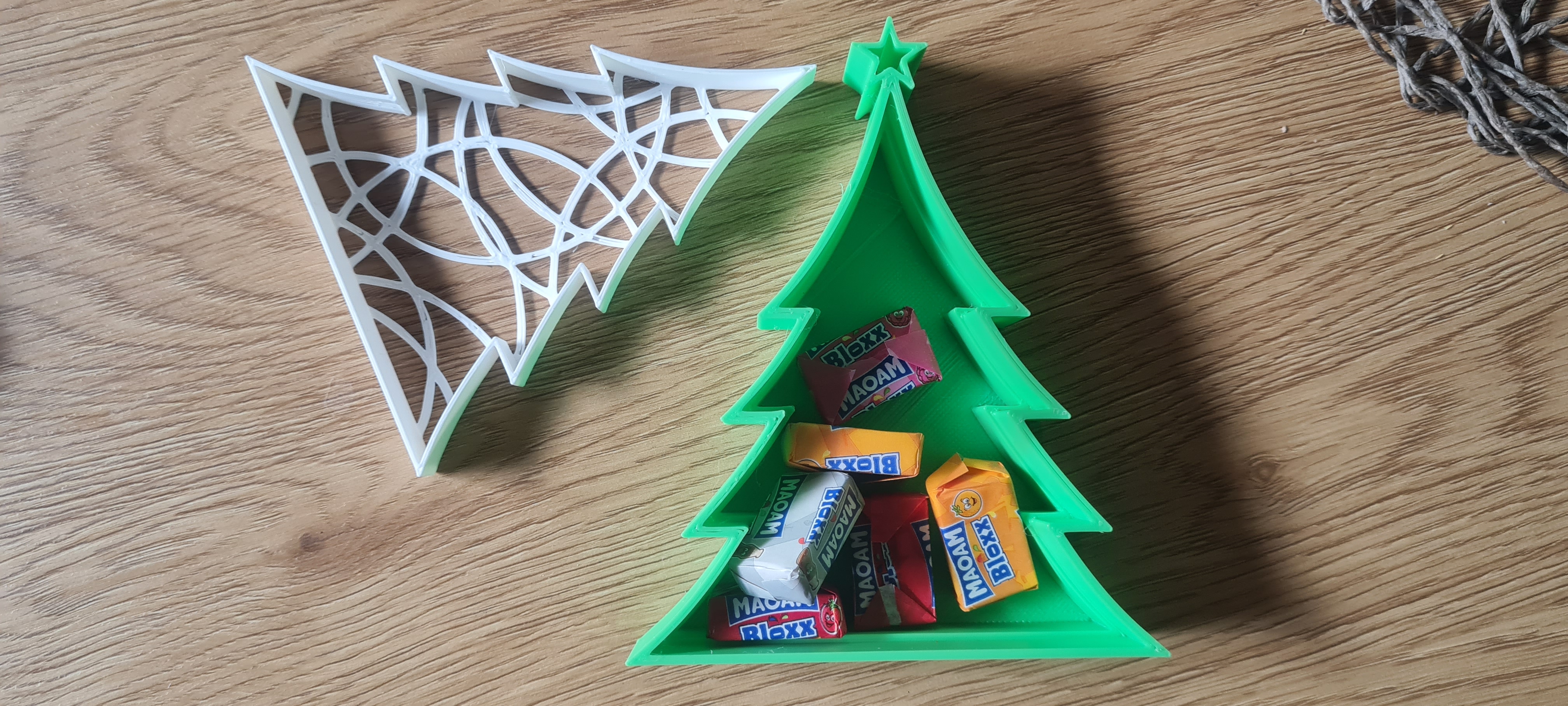 Miniatura 5 do modelo 3D Christmas tree candy box