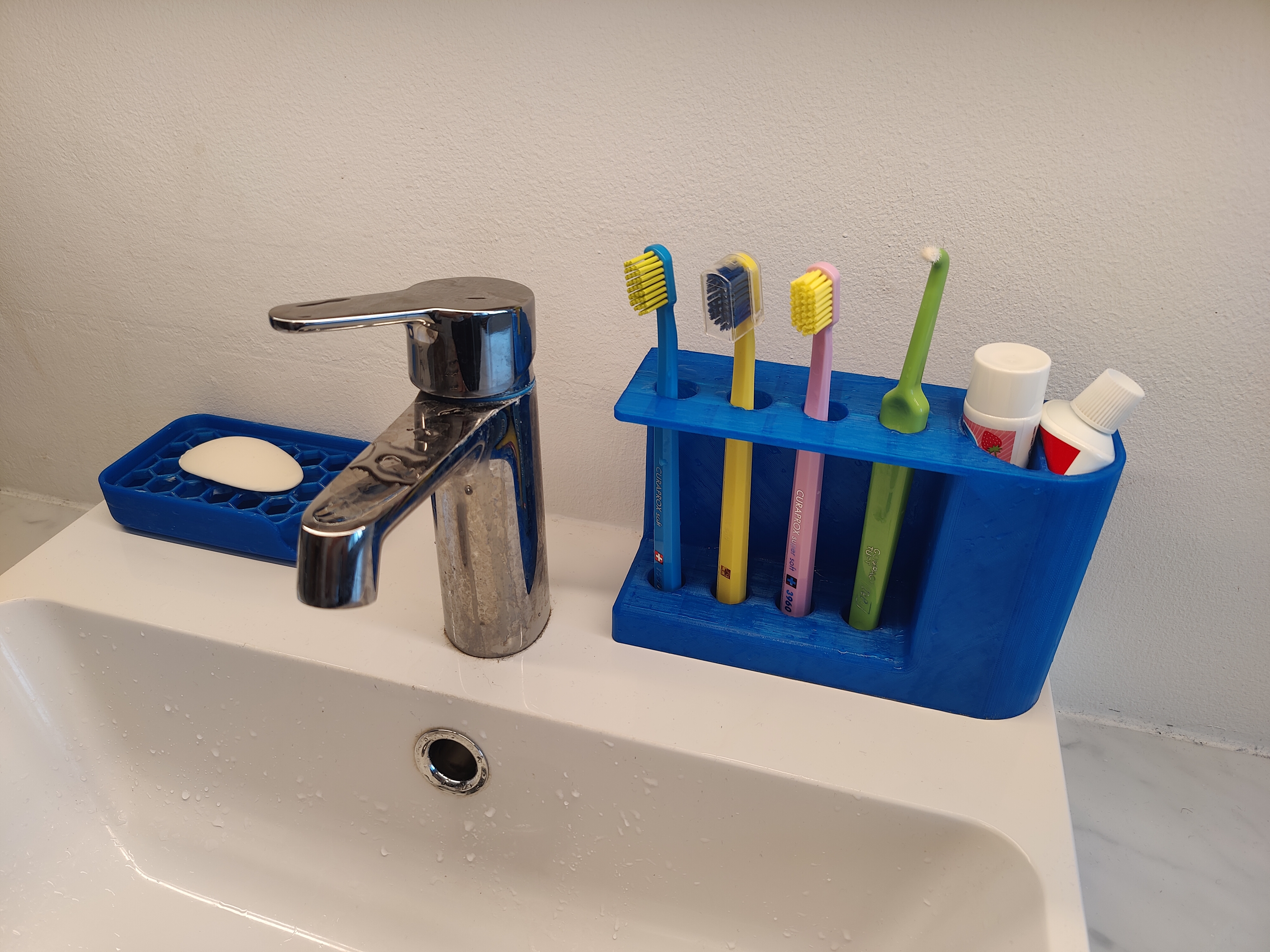Miniatura 3 do modelo 3D Toothbrush and toothpaste holder