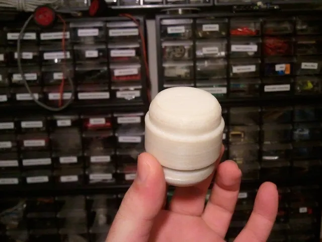 Small cup with an screweable cap (in Sketchup)