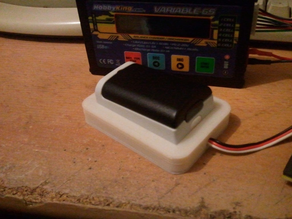 Case/dock to refresh Xbox 360 controller batteries by eried Download