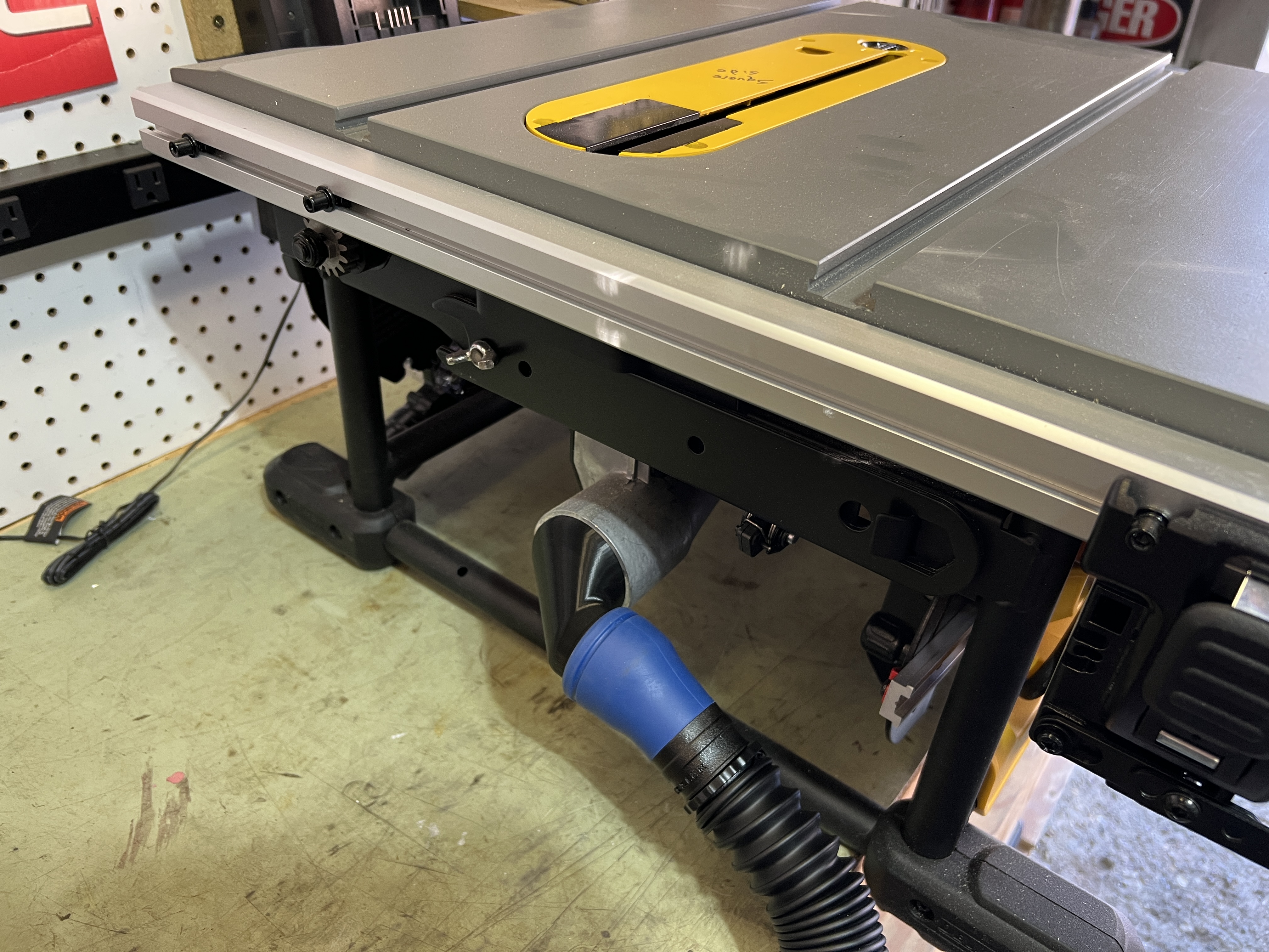 Dewalt Table Saw to Rockler Dust Right Flexiport Adapter