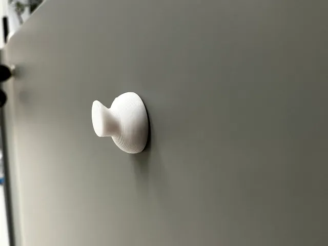 Magnetic hook hanger