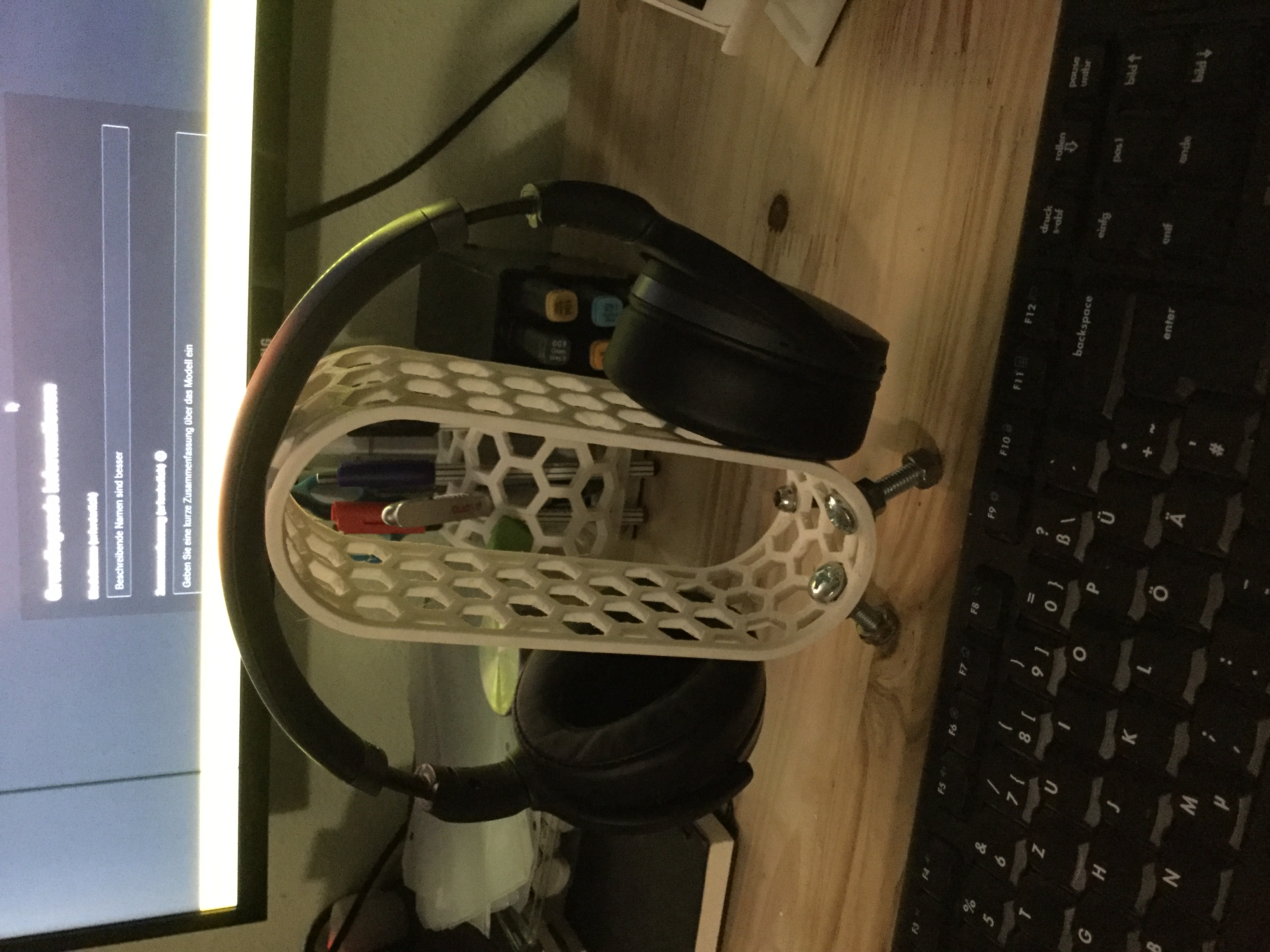 Headphone stand