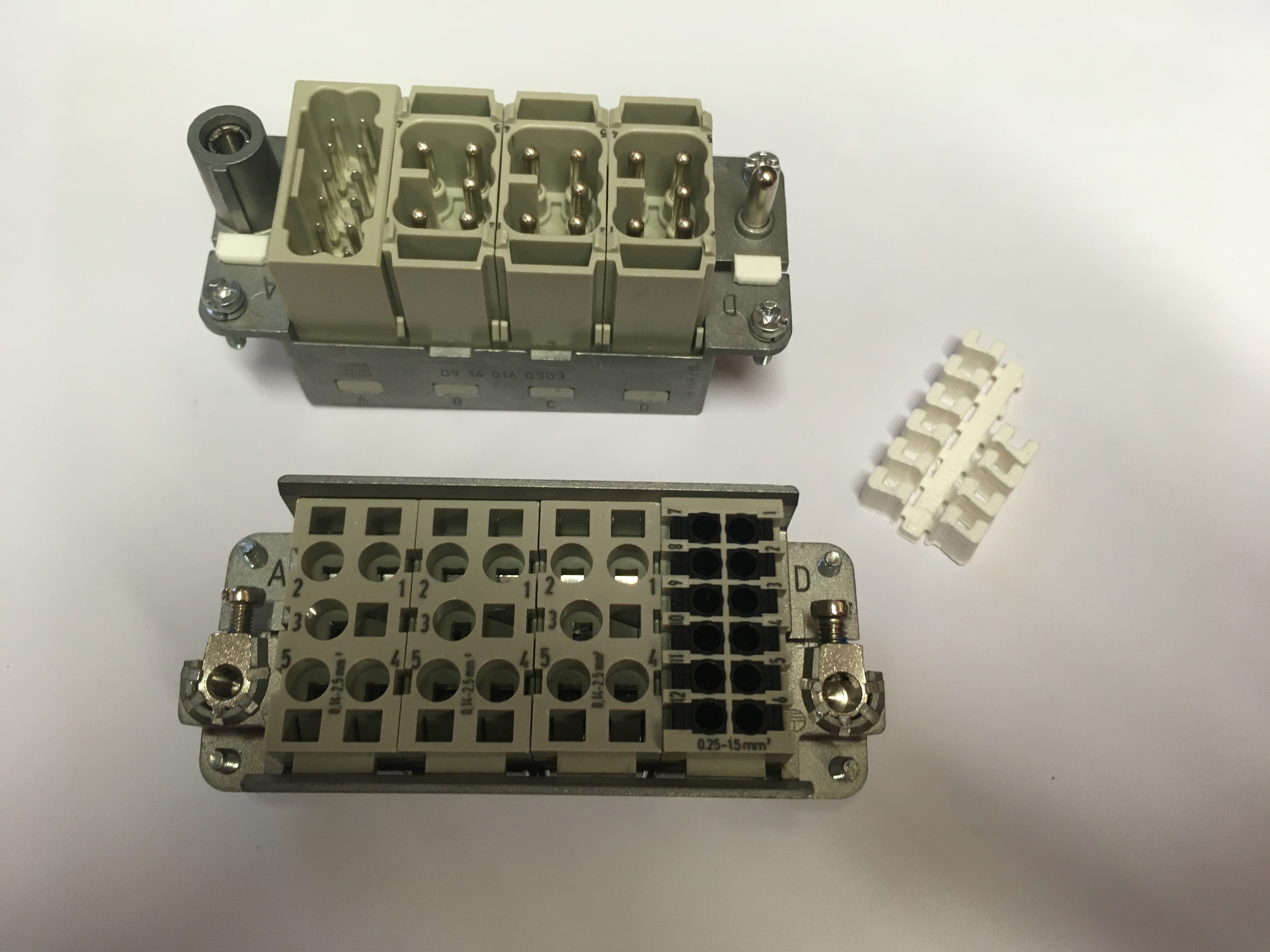 Lock to secure the Han-modular connector frame.