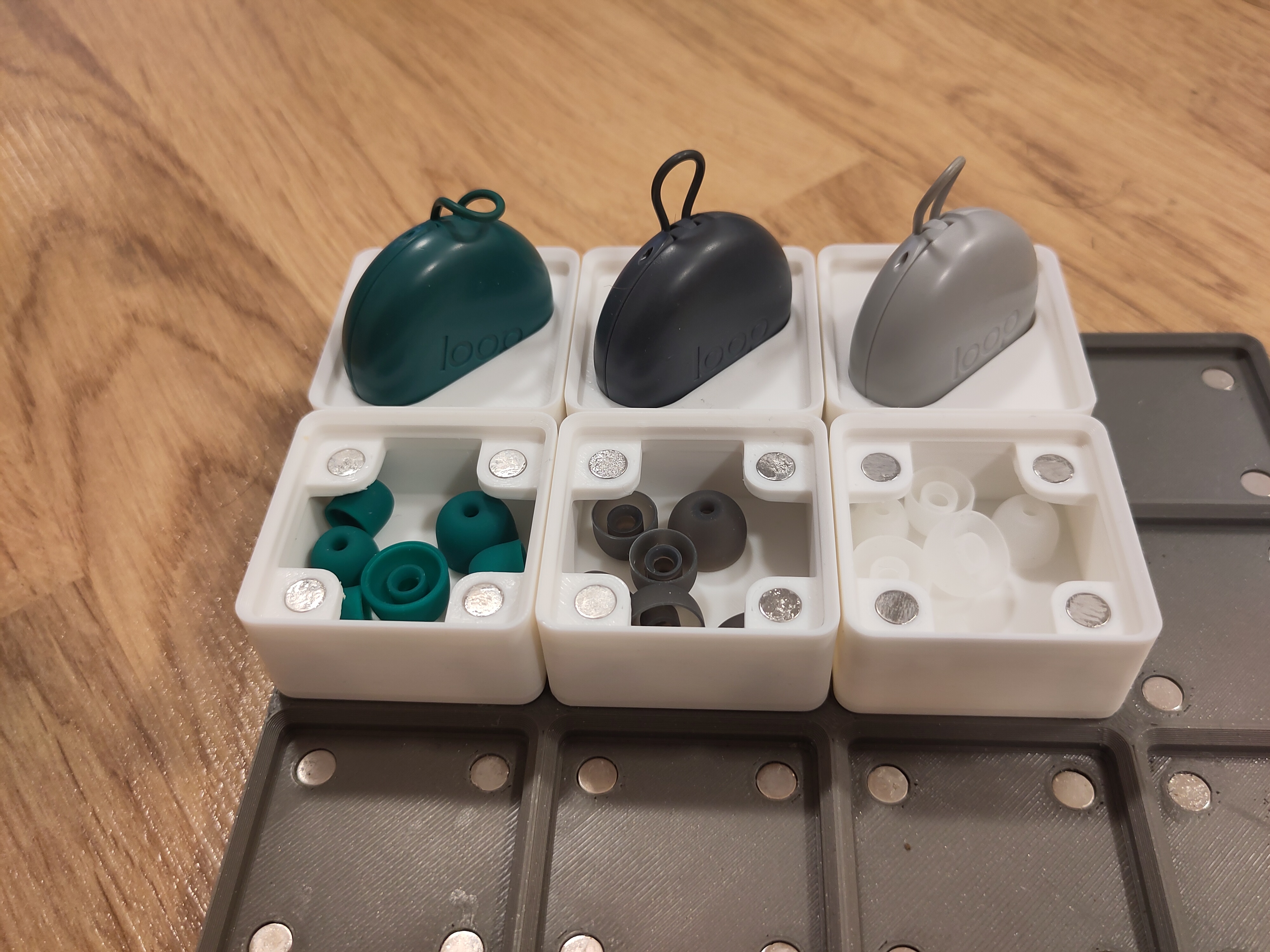 Miniatura 2 do modelo 3D Gridfinity Loop earplugs holder