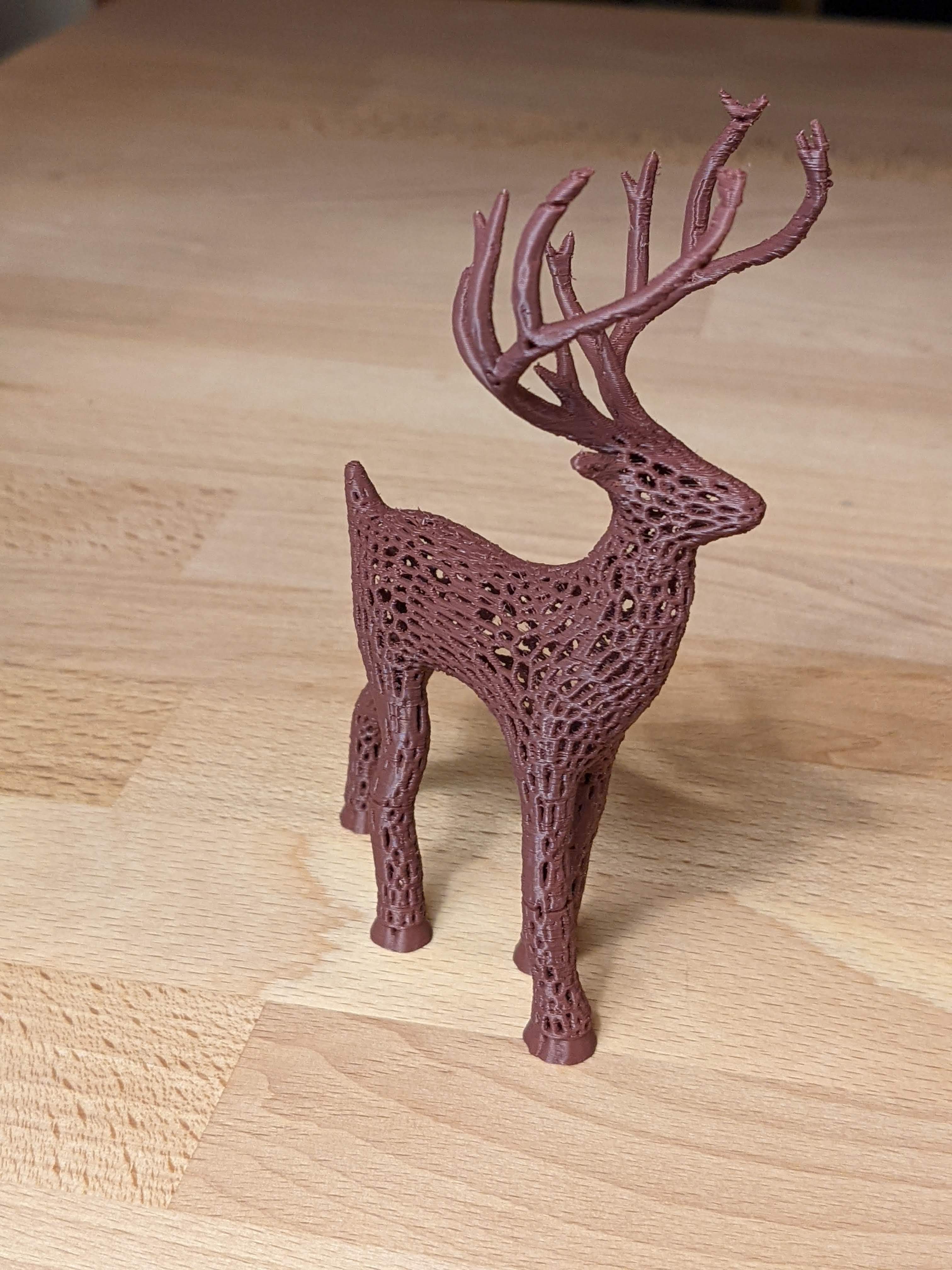 Voronoi deer ornament with hooves