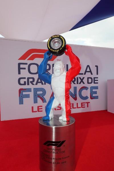 King Kong avec une roue de F1