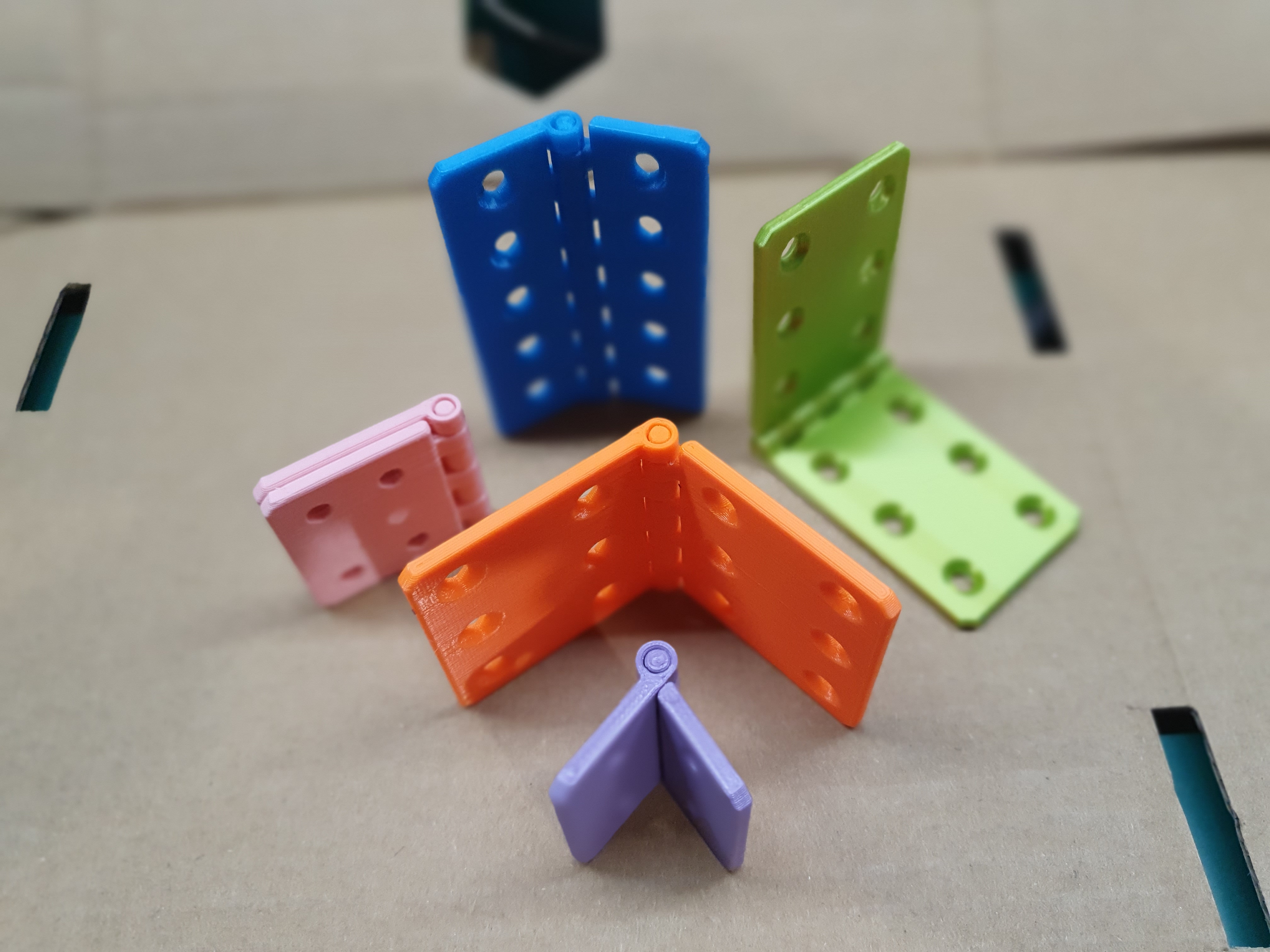 Miniatura 4 do modelo 3D Parametric hinge (vertically printed)
