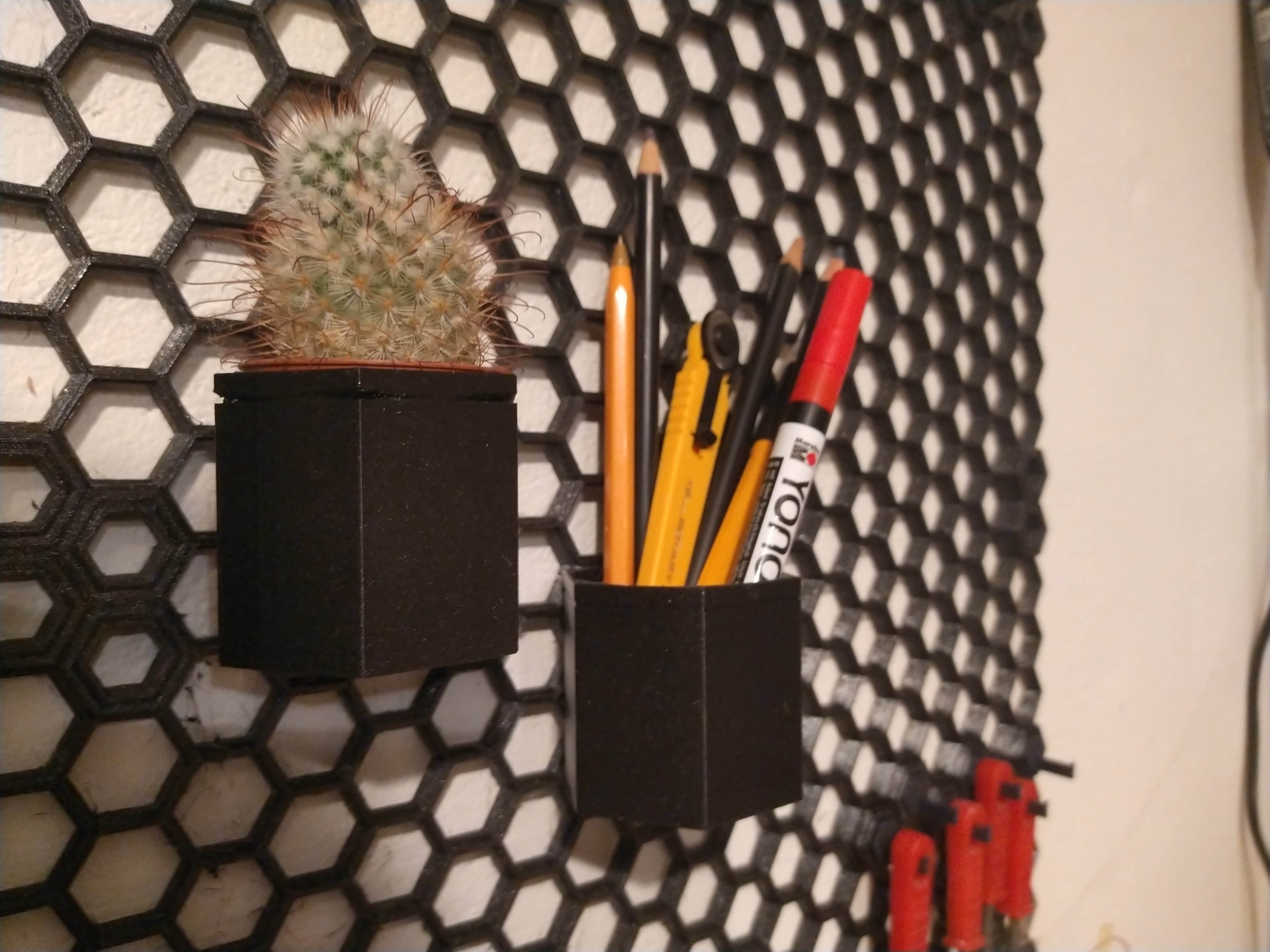 Pot for Honeycomb Wall