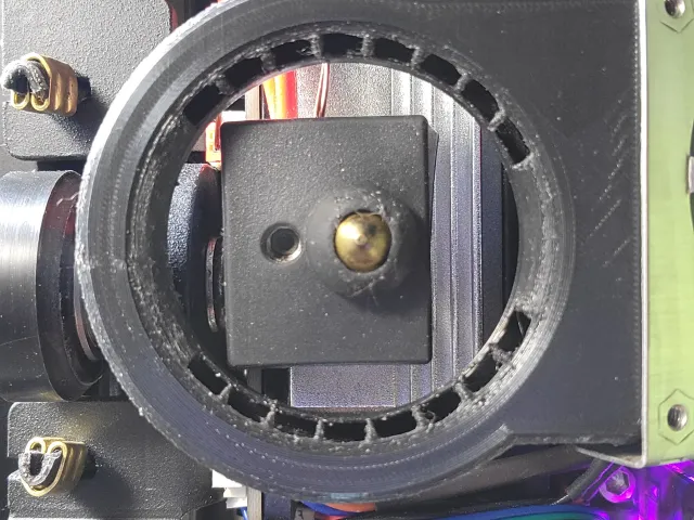 Circular parts cooling duct