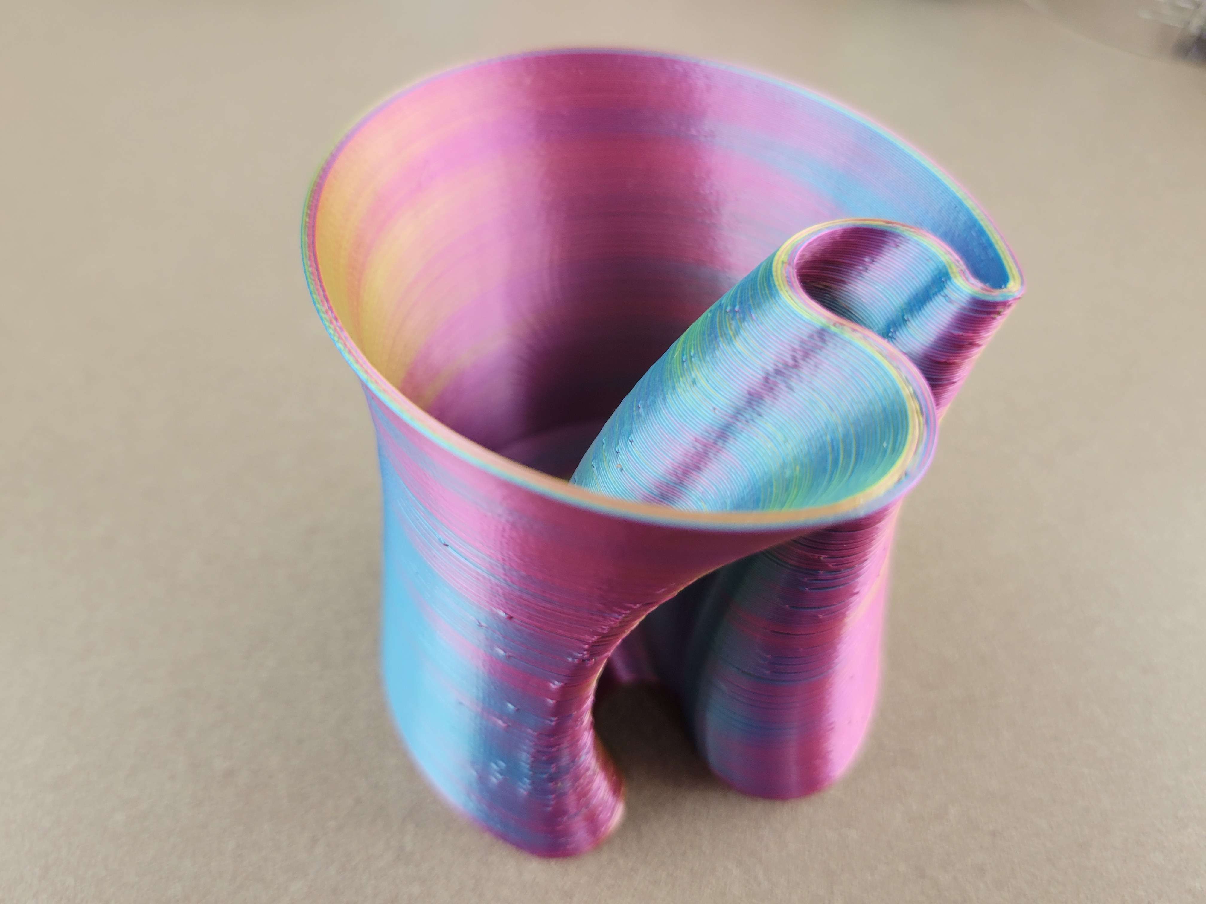 Miniatura 2 do modelo 3D Whacky Wave Vase