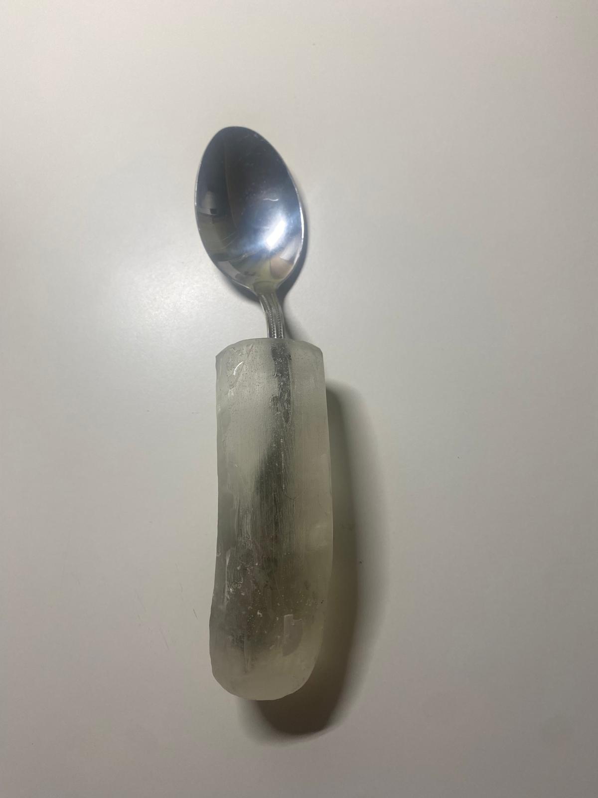 Cuchara con mango adaptado