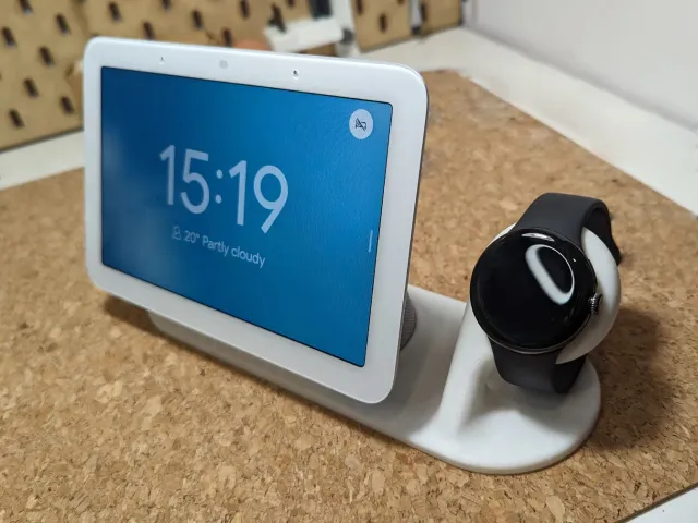 Pixel Watch & Nest Hub Dock