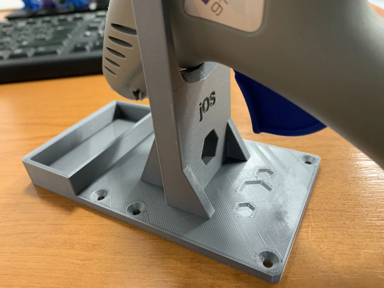 Free STL file Hot Glue Gun Stand (REMIX) 🥵・3D printing design to