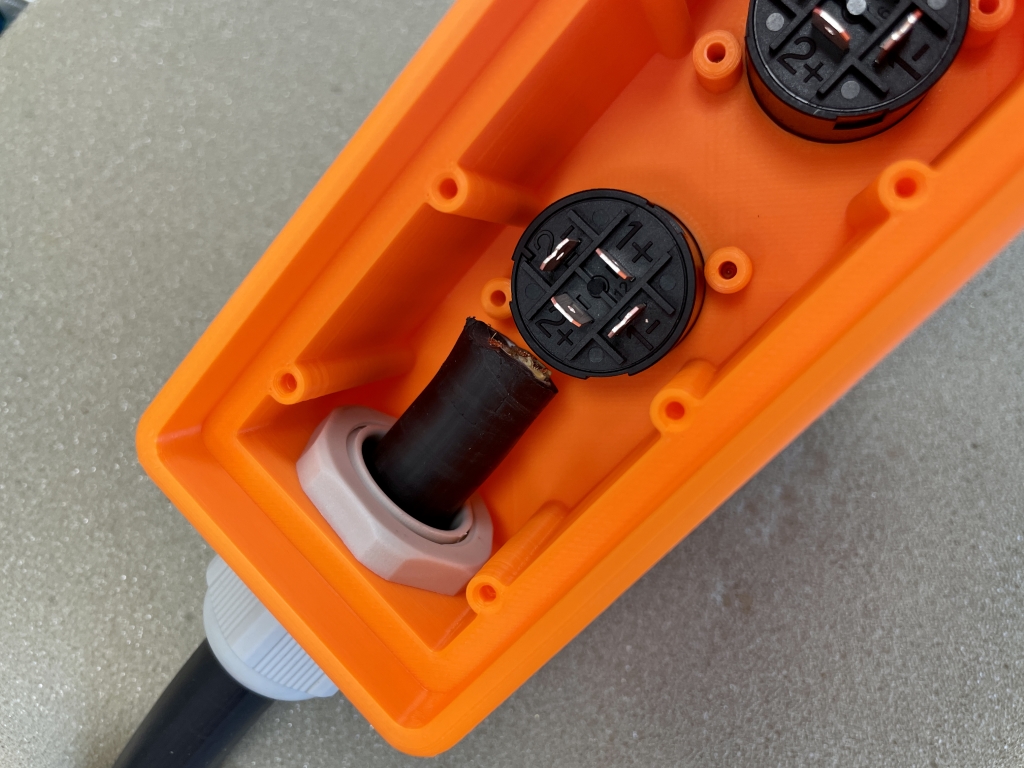 Speaker connectors case by marigu Download free STL model