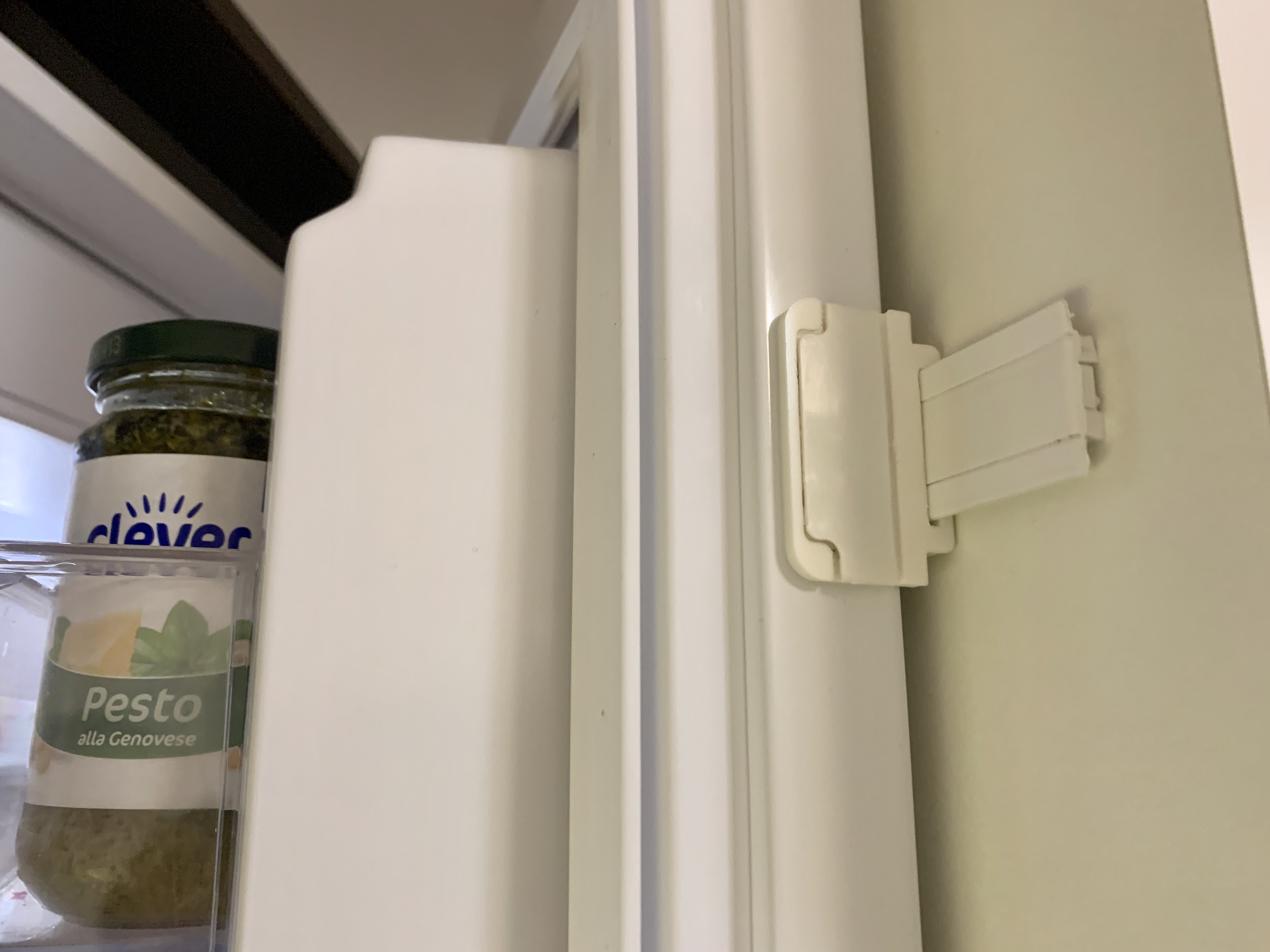 Whirlpool Refrigerator door holder by marigu Download free STL model