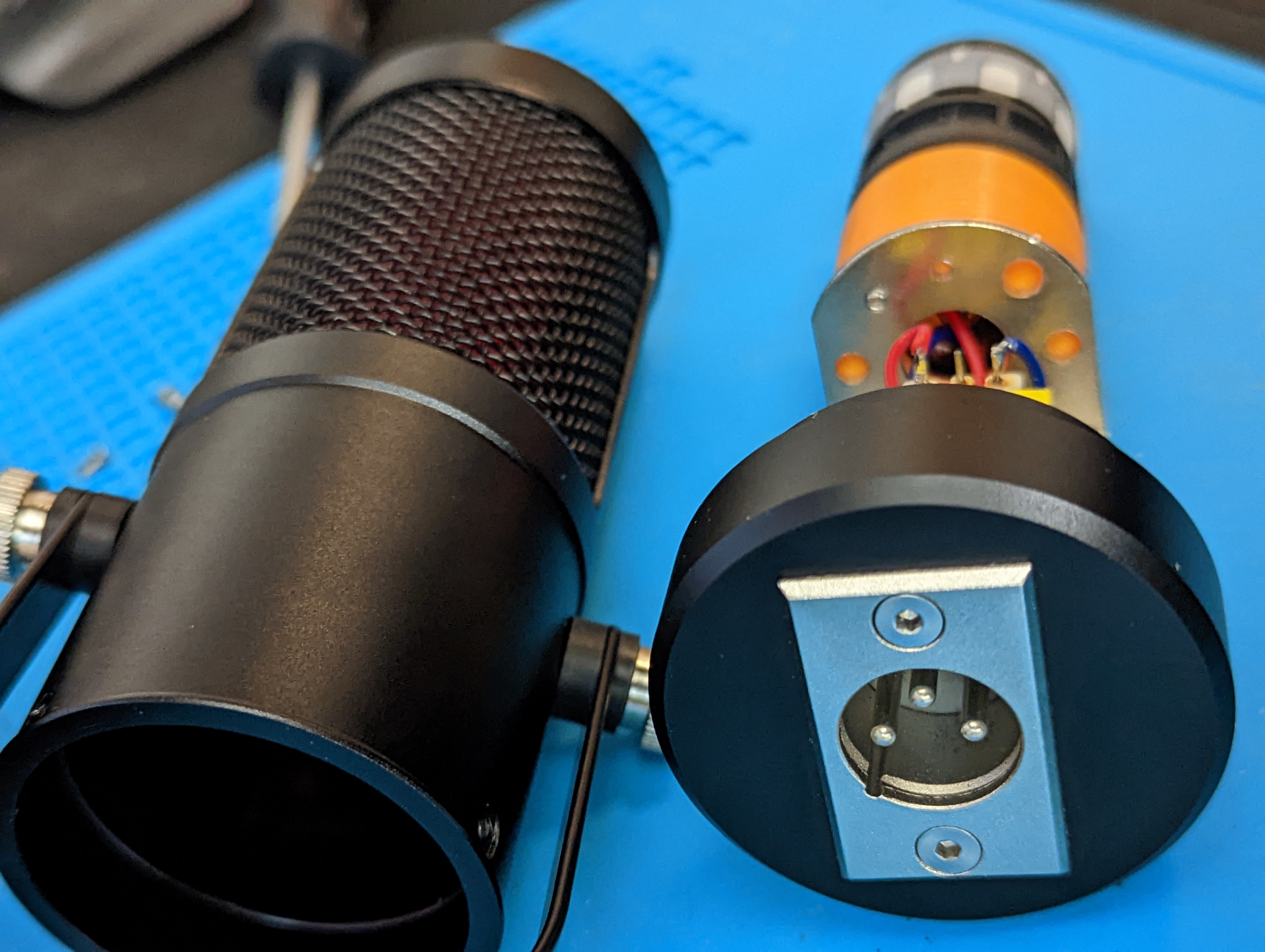 Dynamic microphone capsule mount by Download free STL model