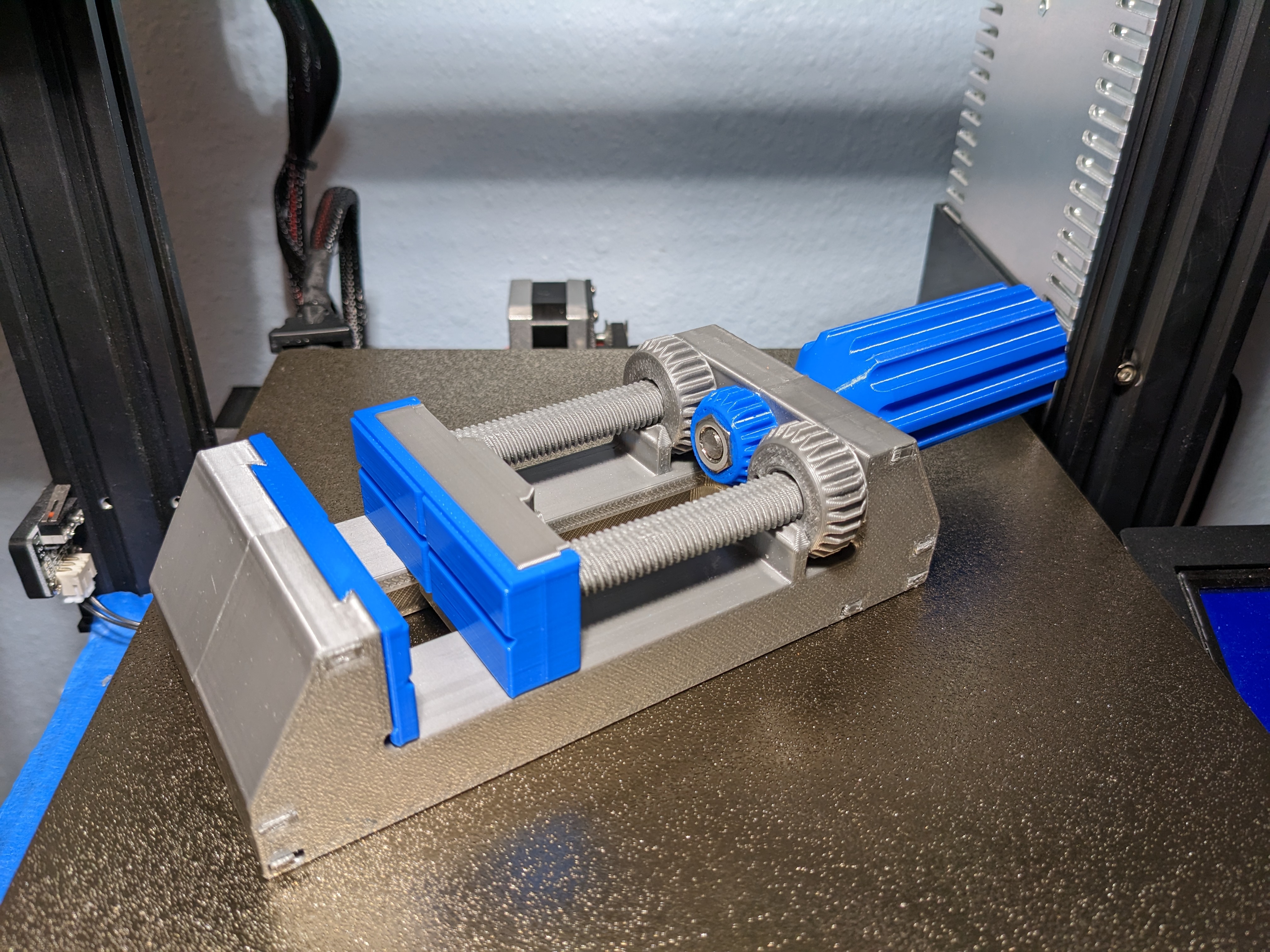 Machine vise with improved parts
