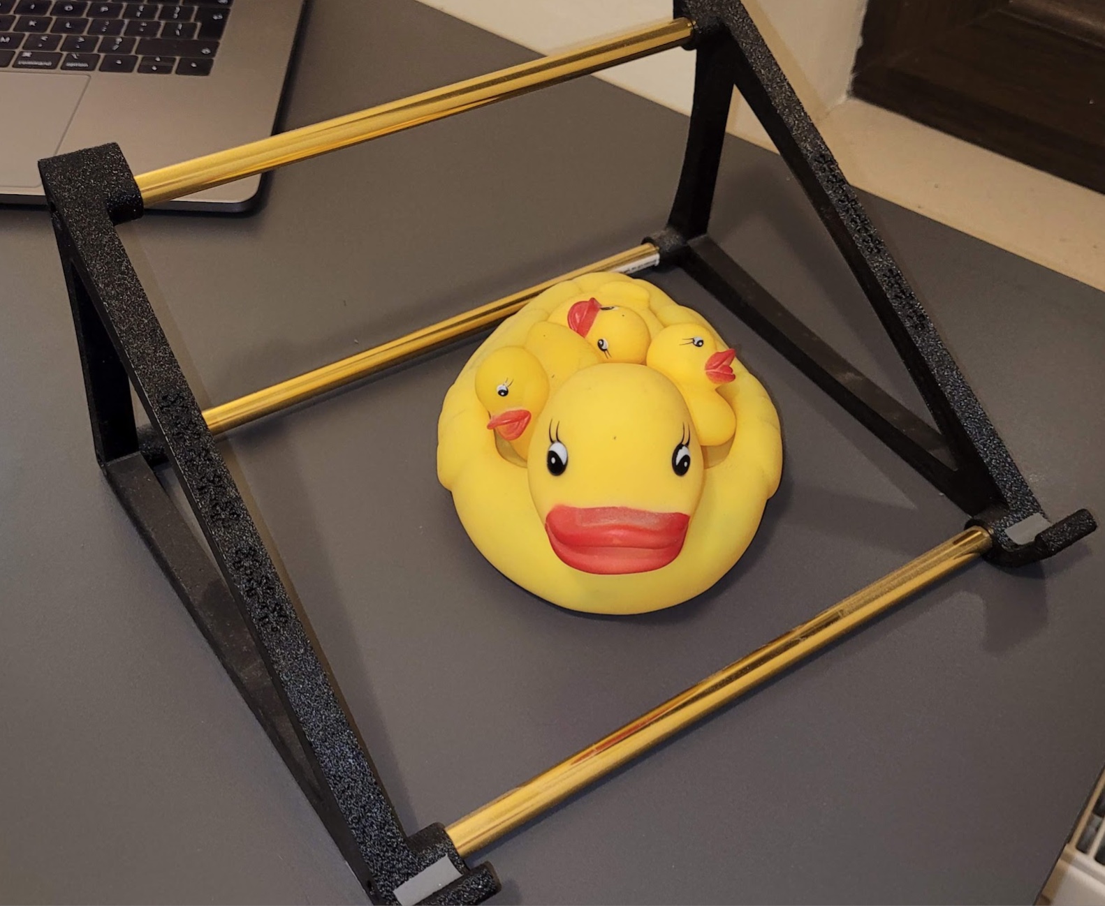 Minimalistic 15" laptop stand (***** ***)