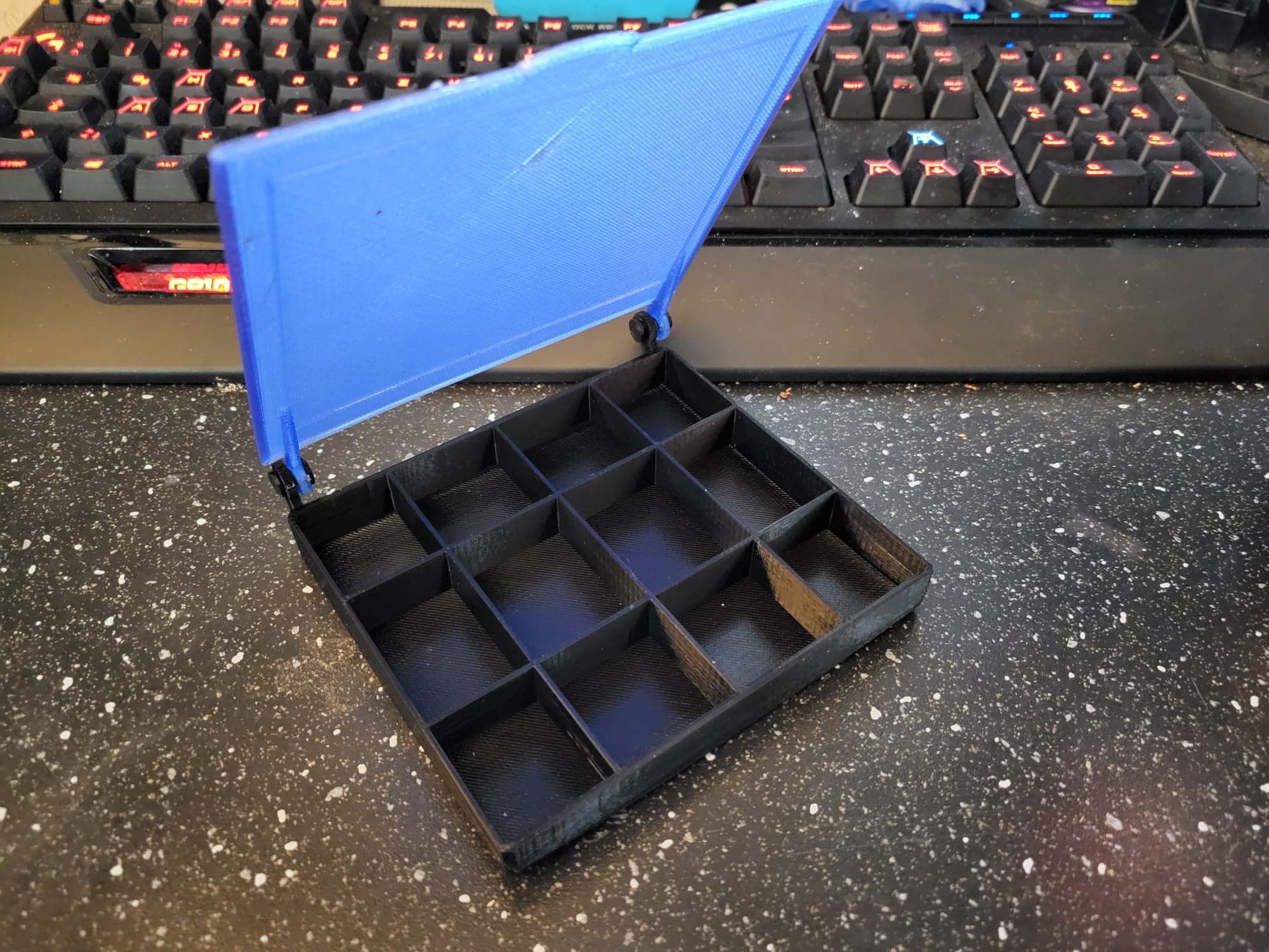 Schraubenbox mit Deckel