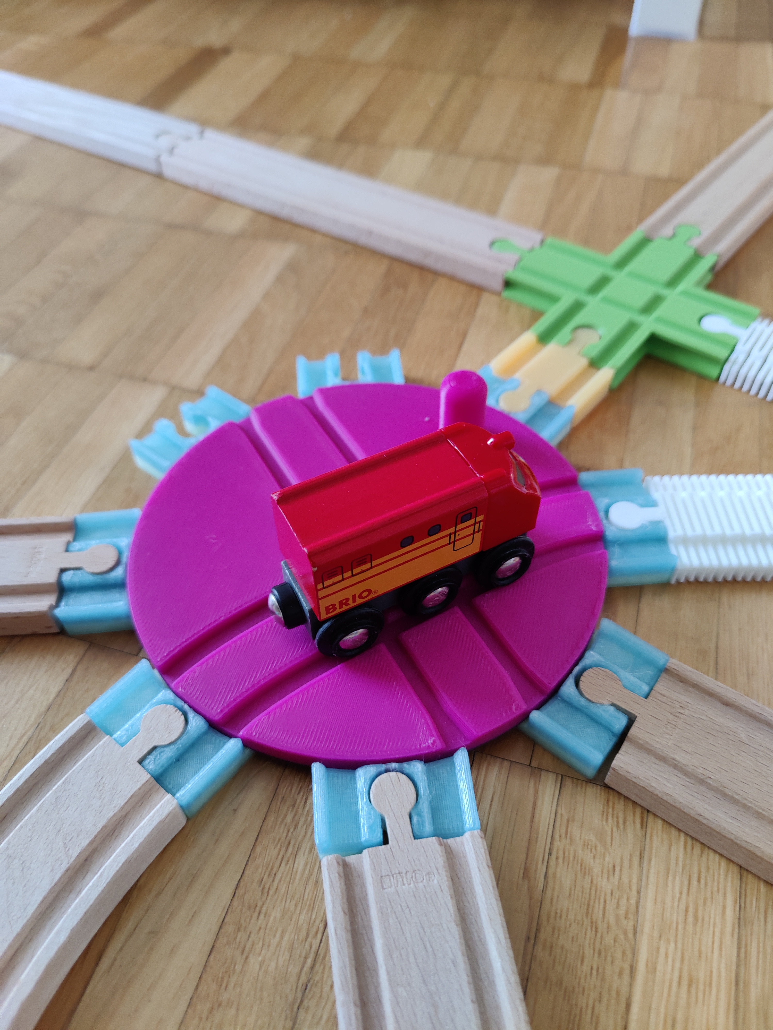 Brio Turntable